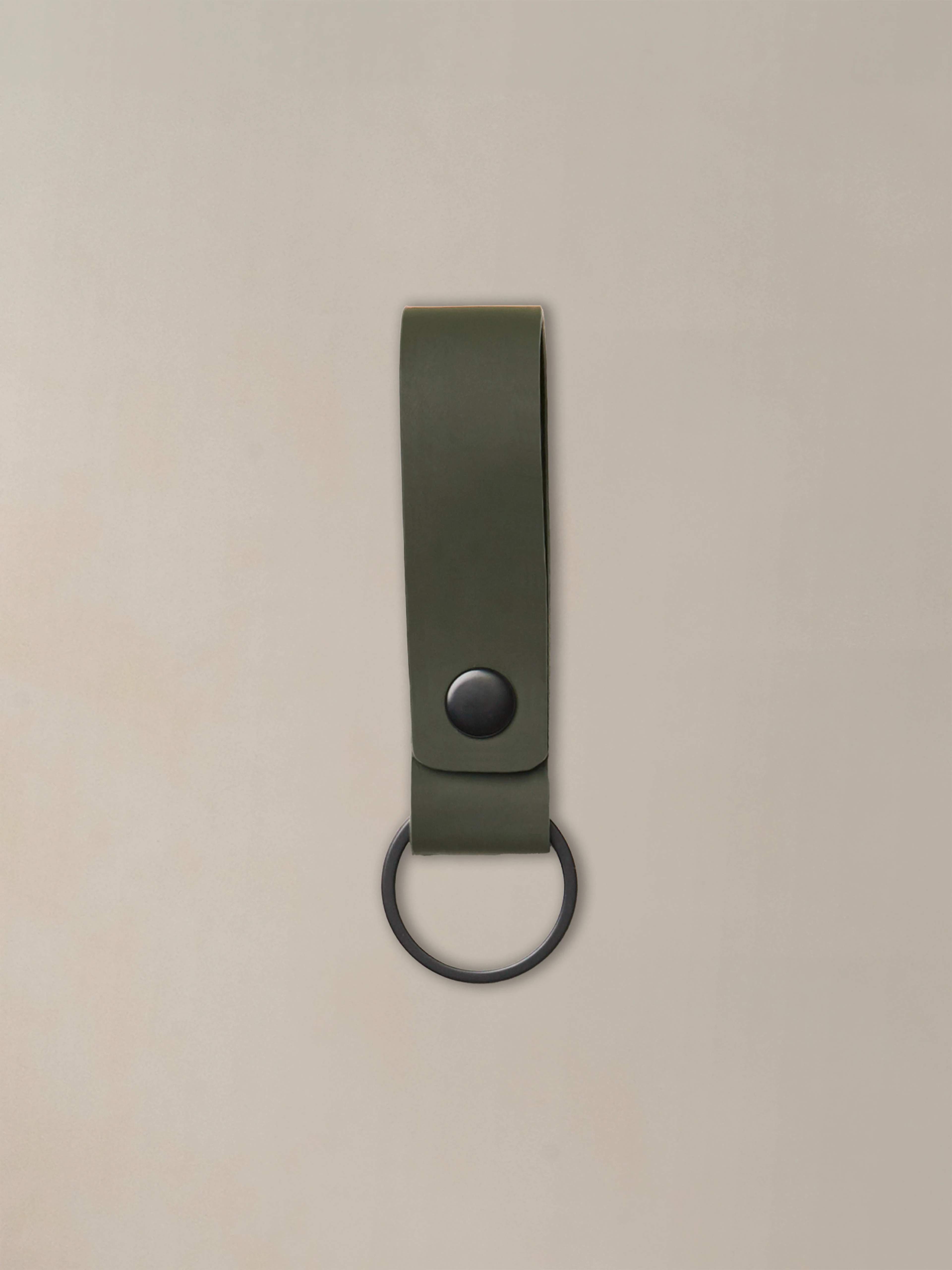A keychain that keeps your keys close and your style on point. A simple yet thoughtful way to thank your team.