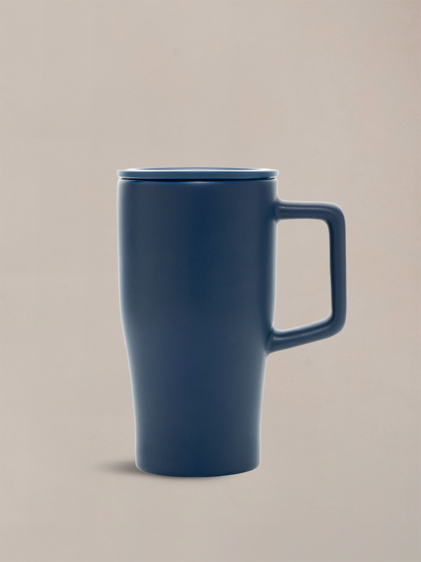 The most popular tumbler, now made from ceramic, keeps drinks at the perfect temperature while showcasing your brand, ideal for everyday use.