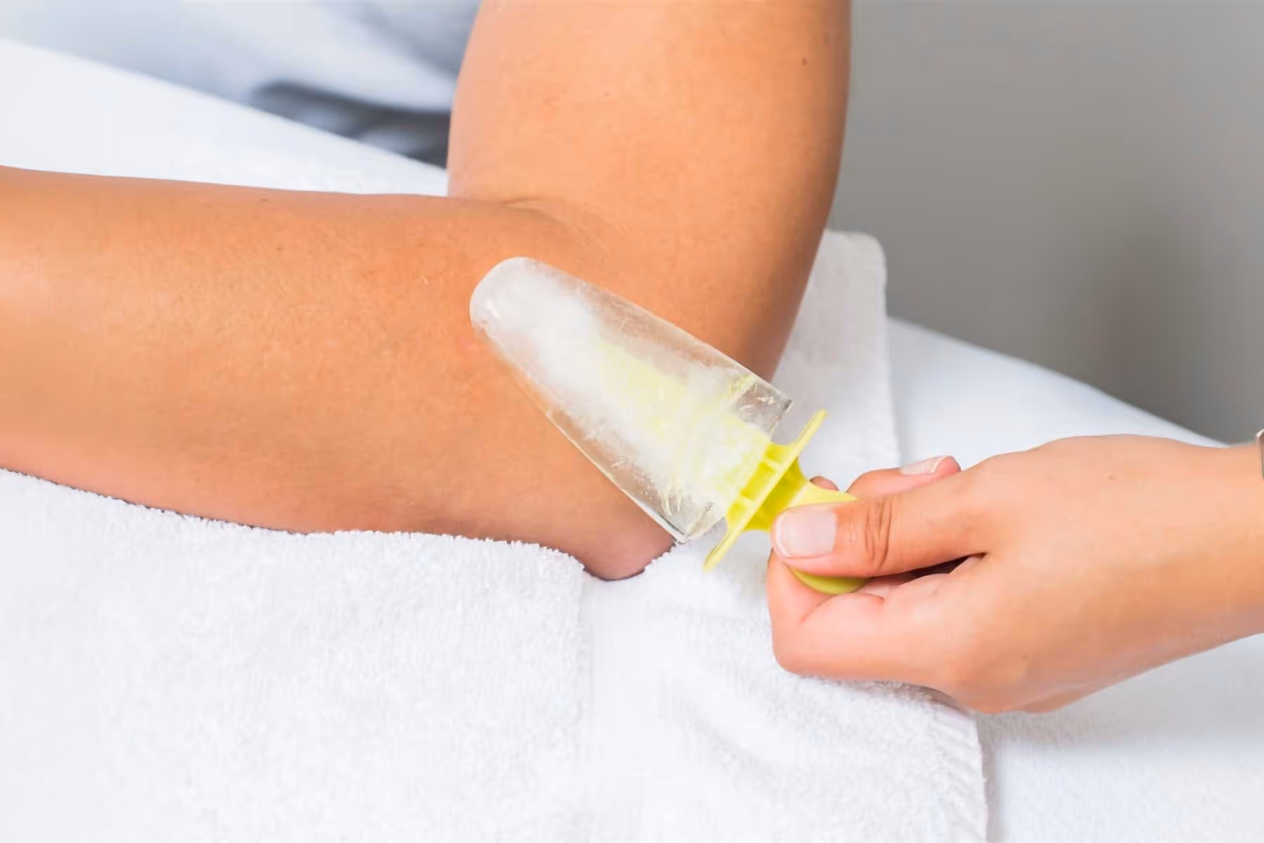 Kryotherapie mit Eisbehandlung in der Physiotherapie Pfitzner Düsseldorf