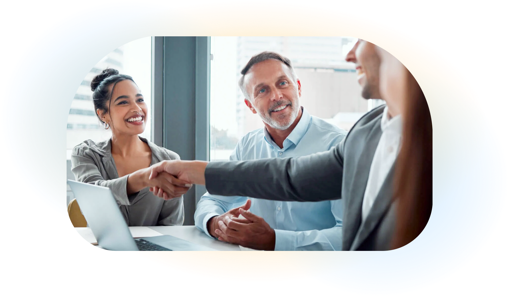 Lender guiding clients from qualification to closing