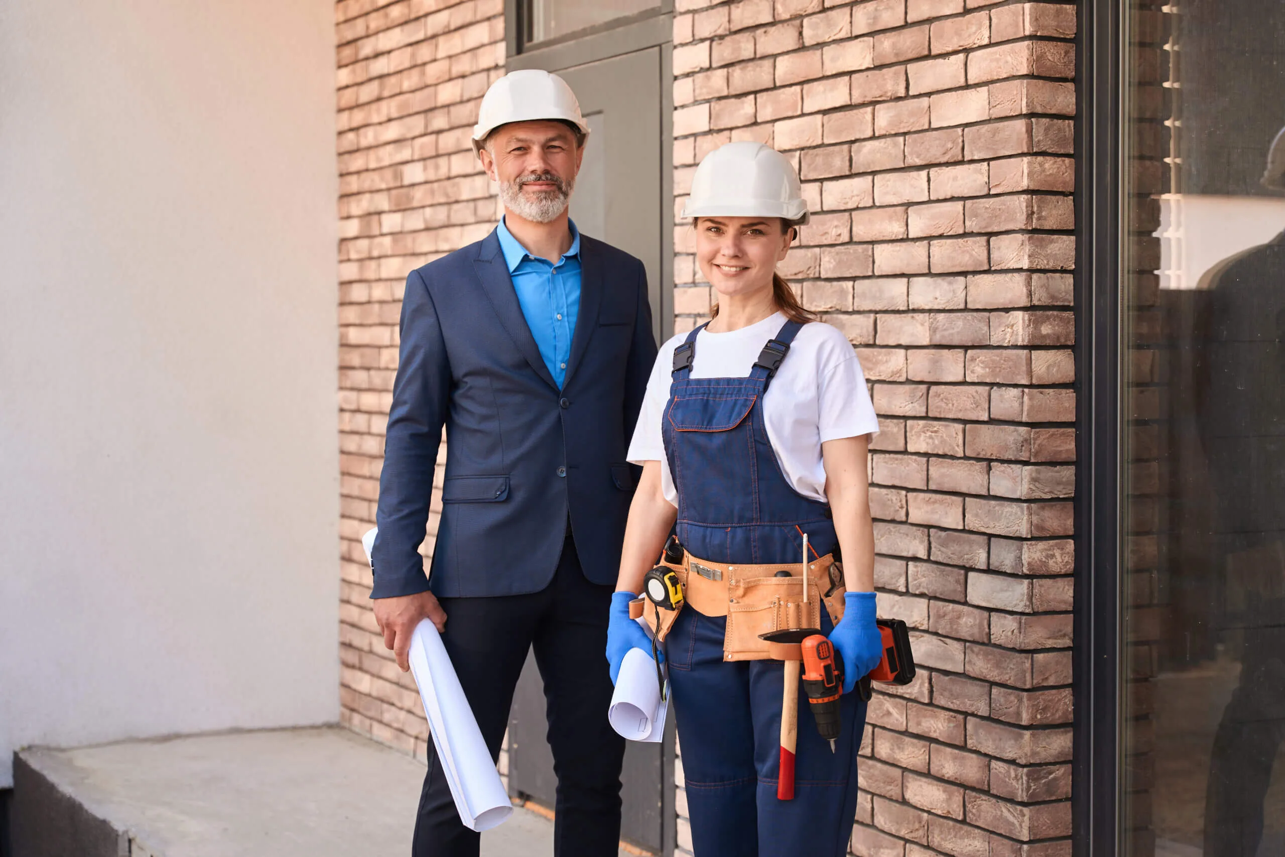 Builders talkng about home sale contingency