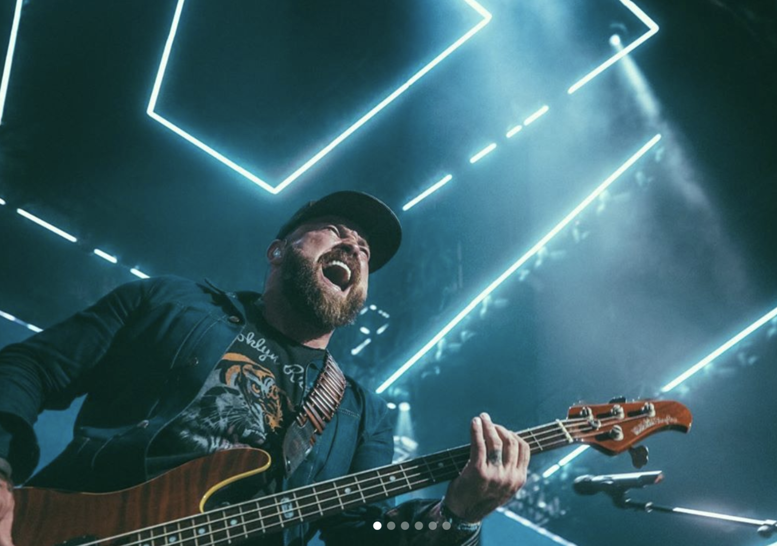 Truss mounted Edgelight product installed on trussing for LD Chris Cockrill's dynamic design.  Our fixtures are small enough to stay on the truss for the entire tour!