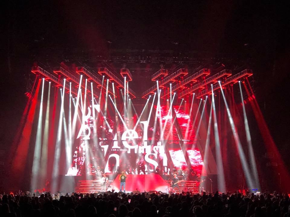 We installed nearly 700 linear feet of truss mounted Edgelight product on the underside of all lighting trusses for this stunning Chris Lisle design.