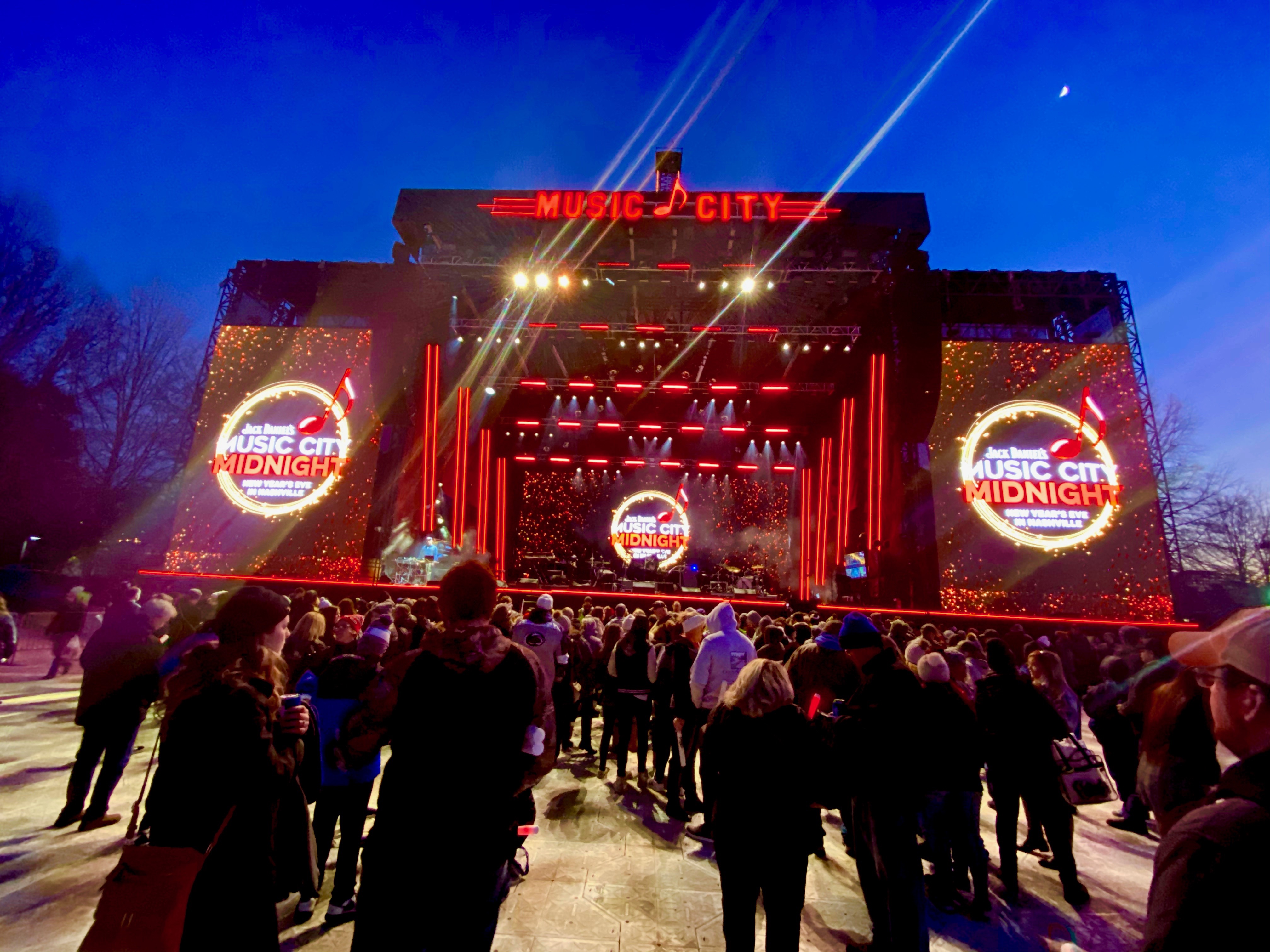 Designer Erik Parker of Chris Lisle Lighting Design included nearly 400' of truss mount and 138 linear feet of our Edgelight products to define the stage space for this New Year's Eve event.
