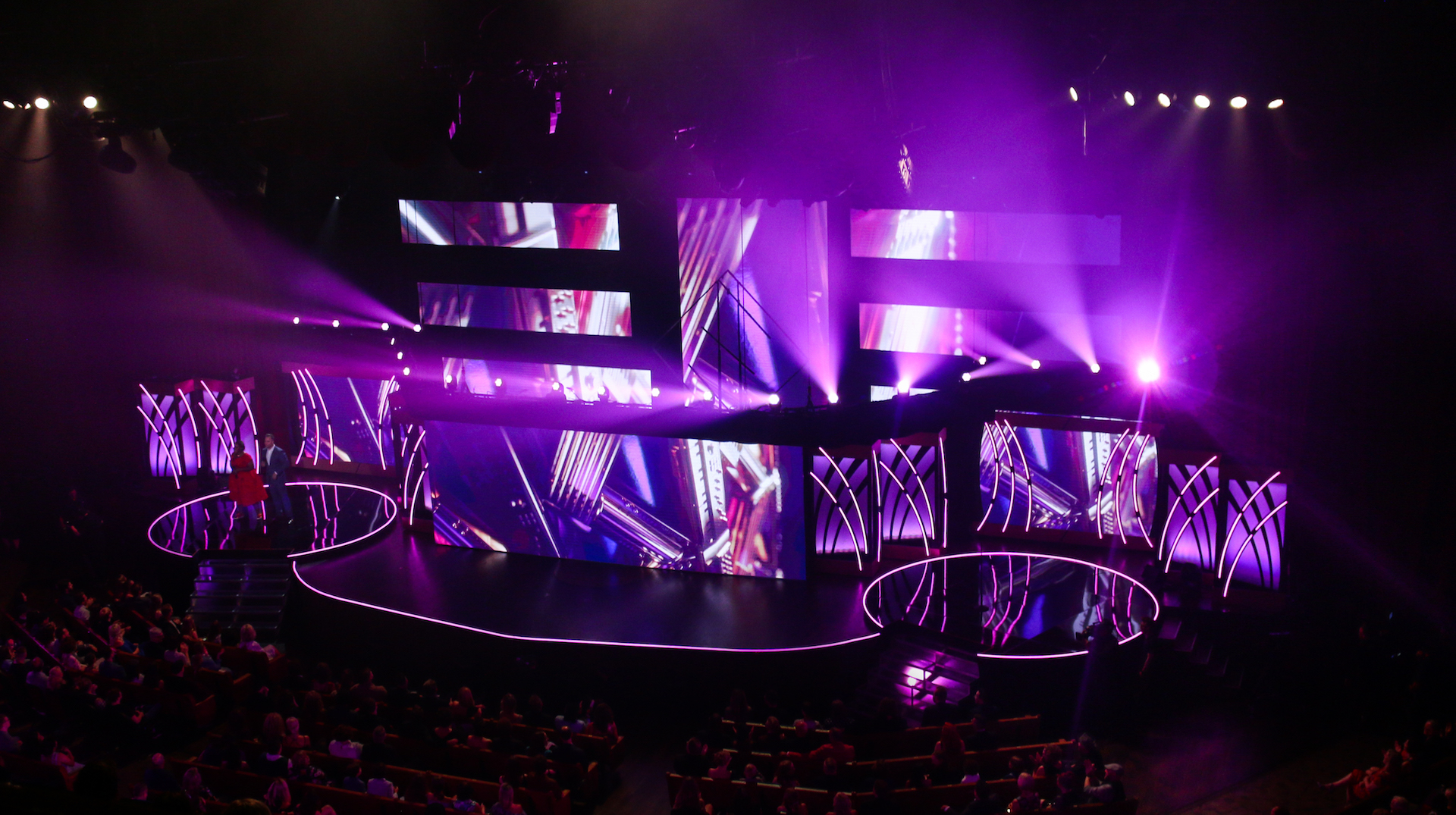 For this Scott Moore design, we outlined a pair of 16' diameter host/presenter platforms, installed Edgelight into custom scenic elements and installed it directly to the Grand Ole Opry stage