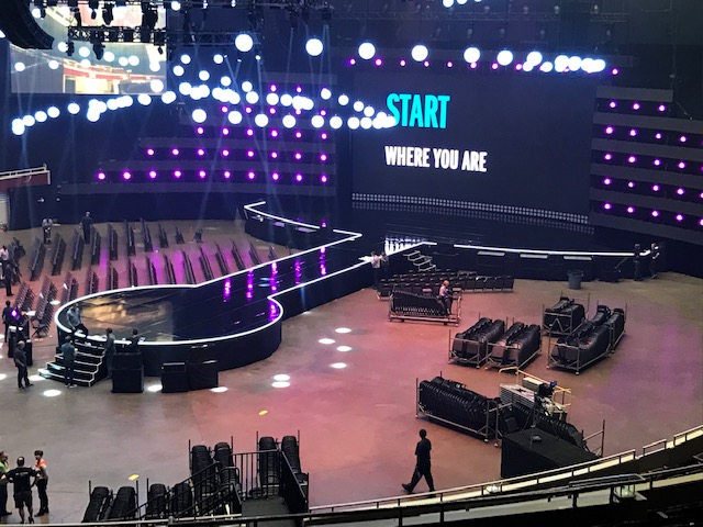 An elegant design by Daniel Smallbone featuring a curved and seamless installation.  This was loading in and operational in approximately two hours with one technician and three stagehands.