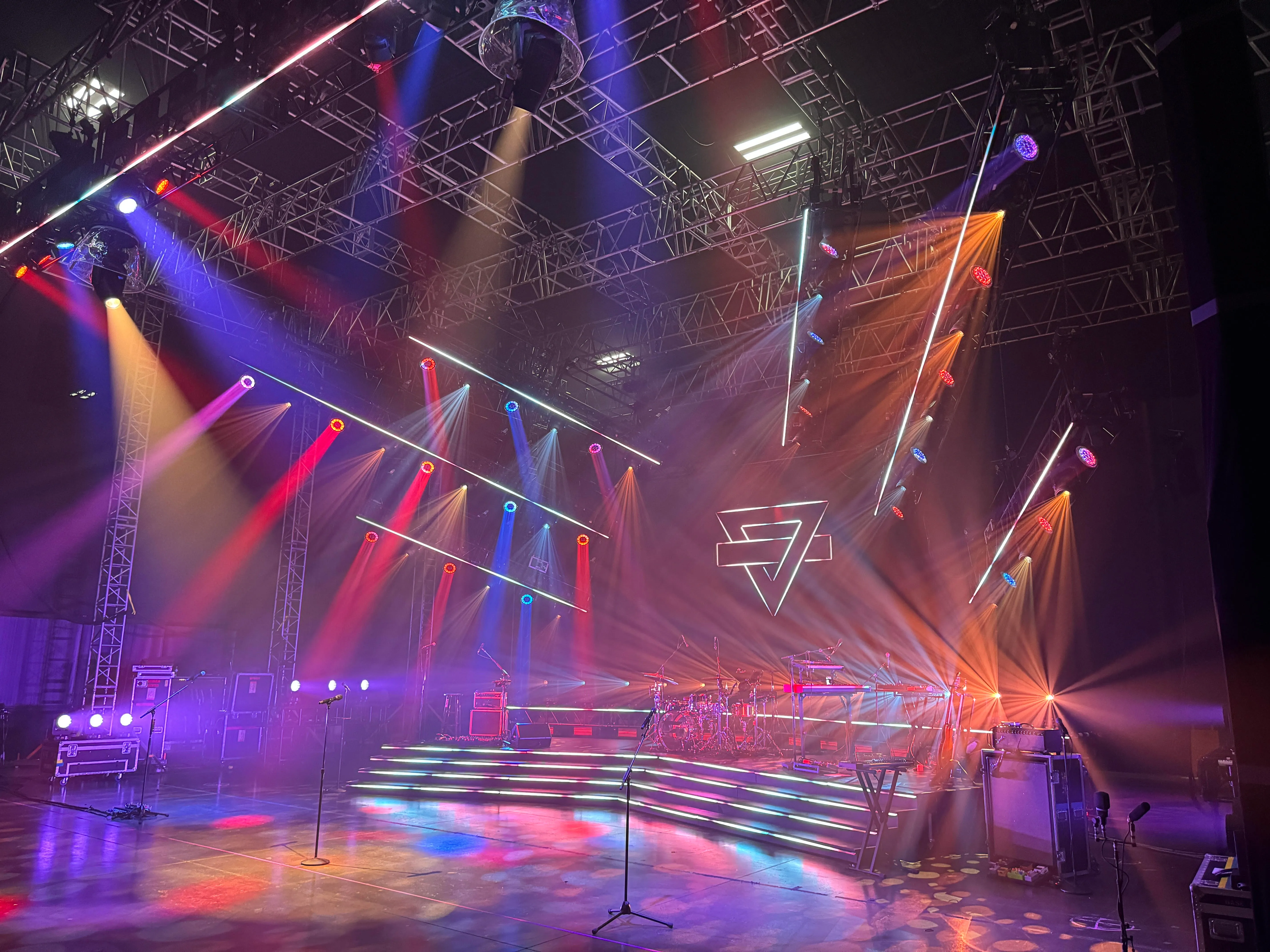 A beautiful design by Max Lenox!  We also fabricated the RKS logo scenic piece.