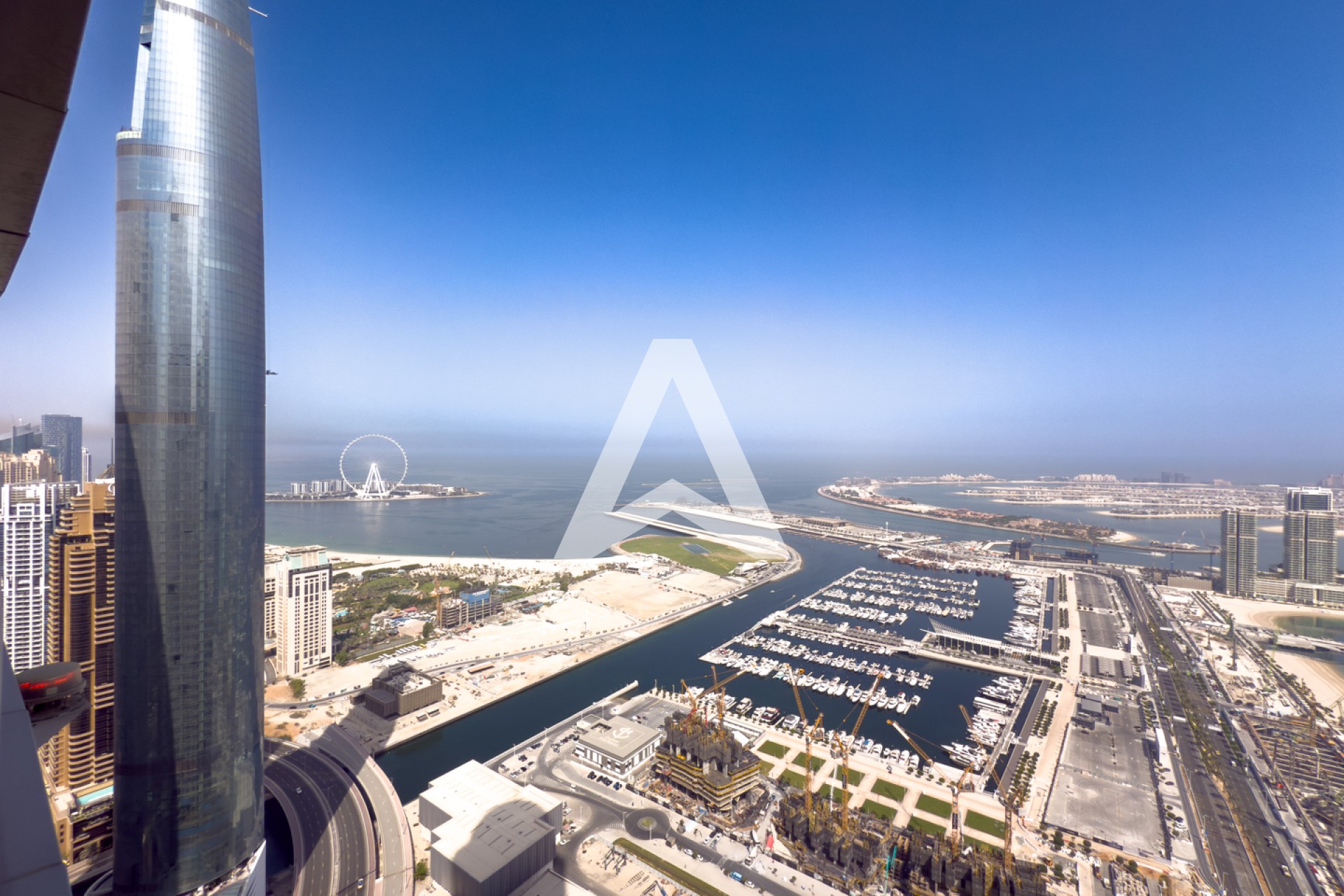 Displayed image from the thumbnail slider