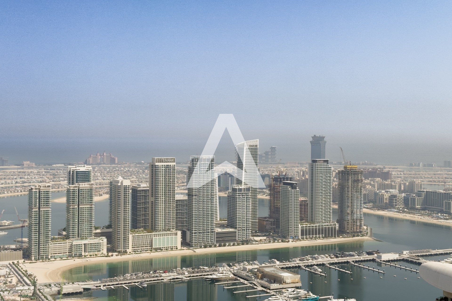 Displayed image from the thumbnail slider