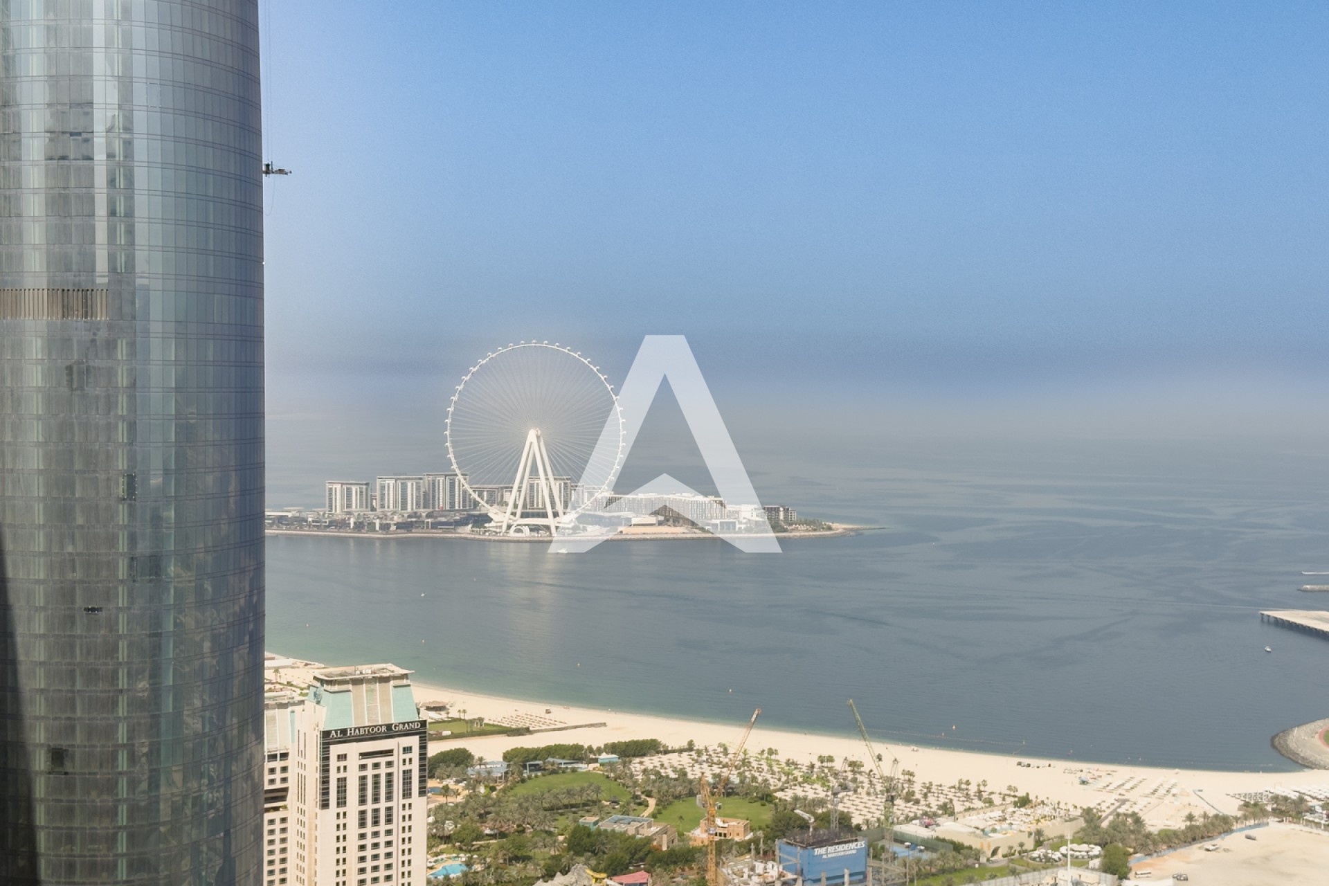 Displayed image from the thumbnail slider