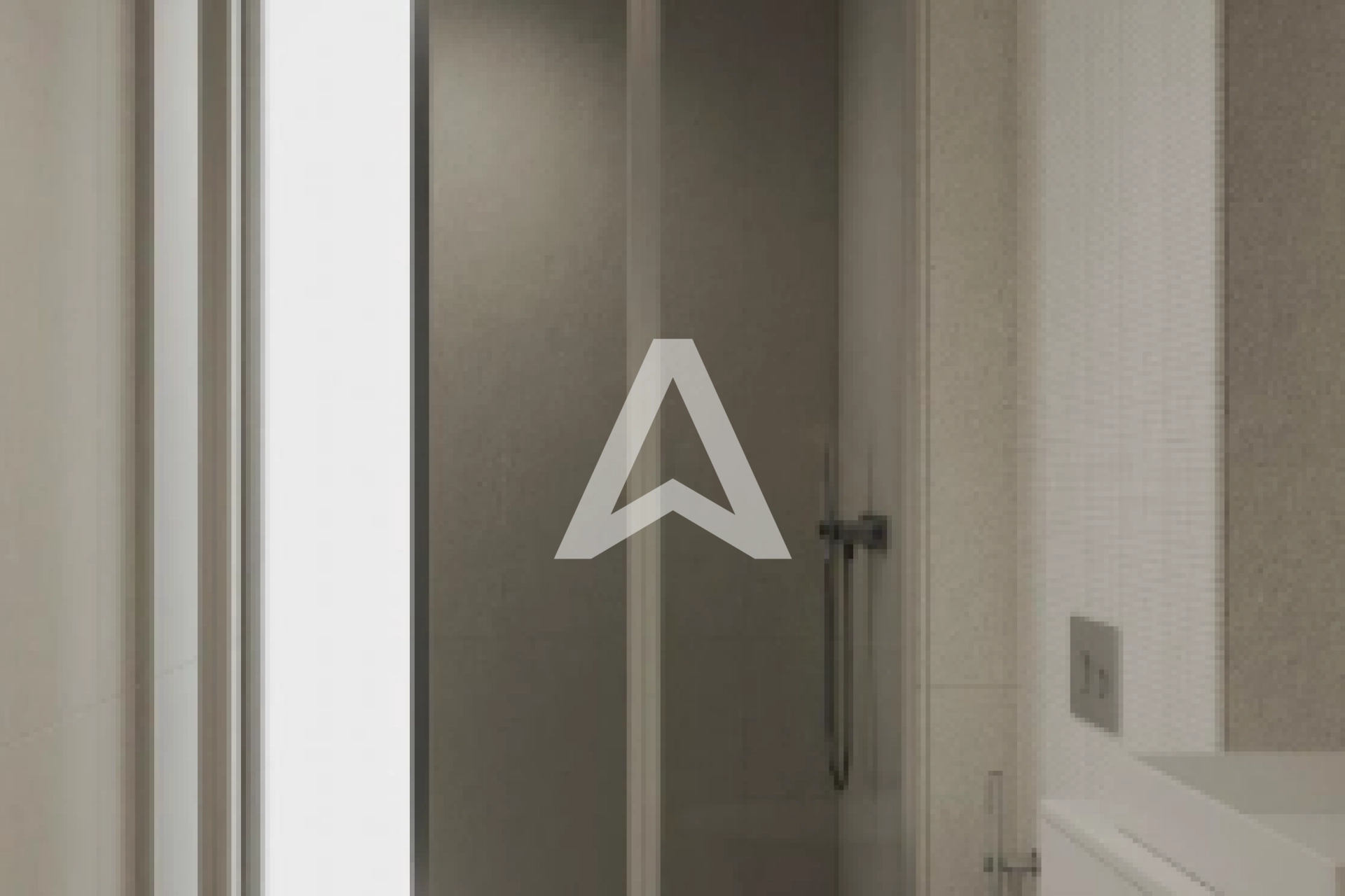 Displayed image from the thumbnail slider