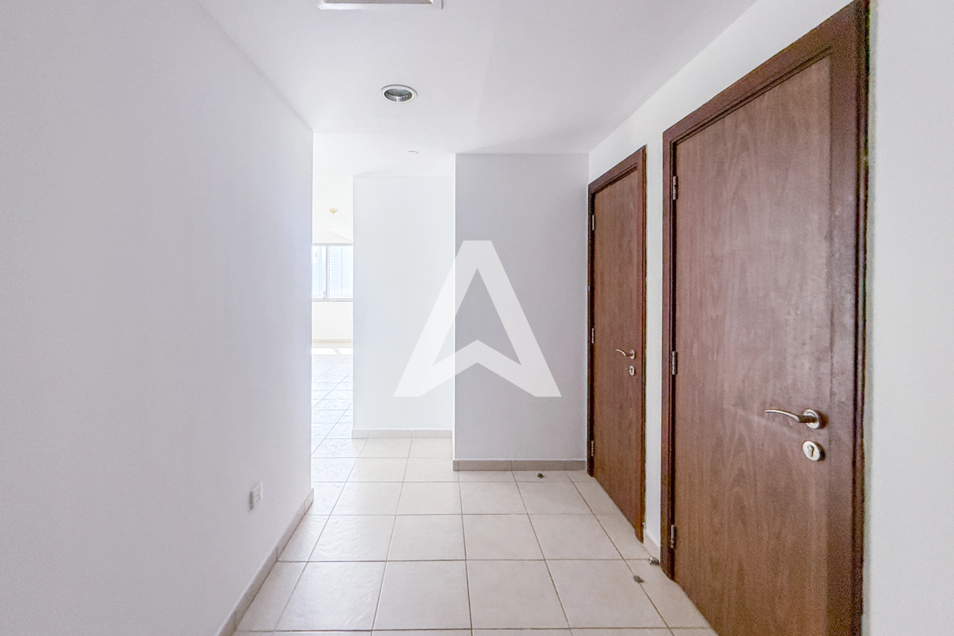Displayed image from the thumbnail slider
