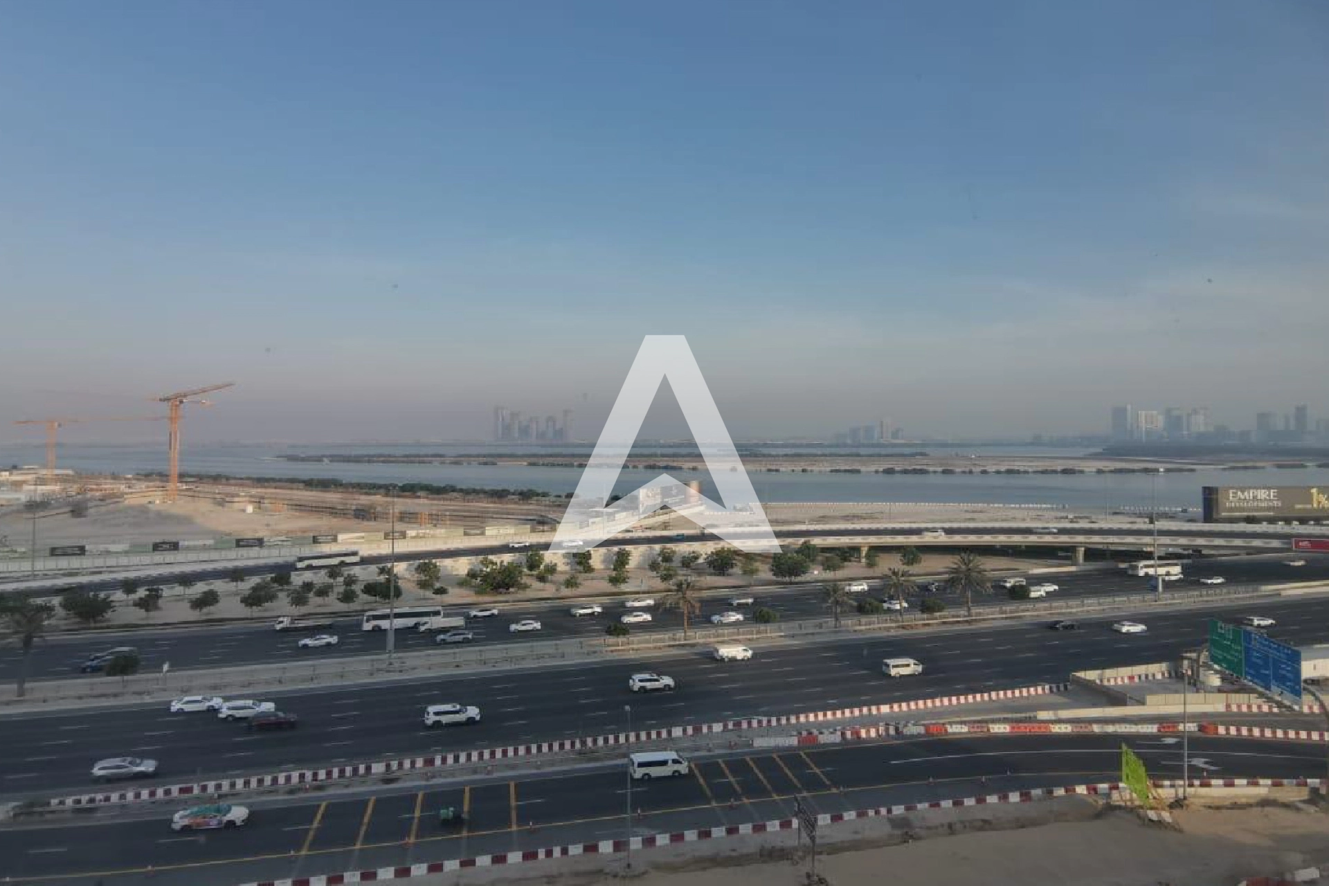 Displayed image from the thumbnail slider