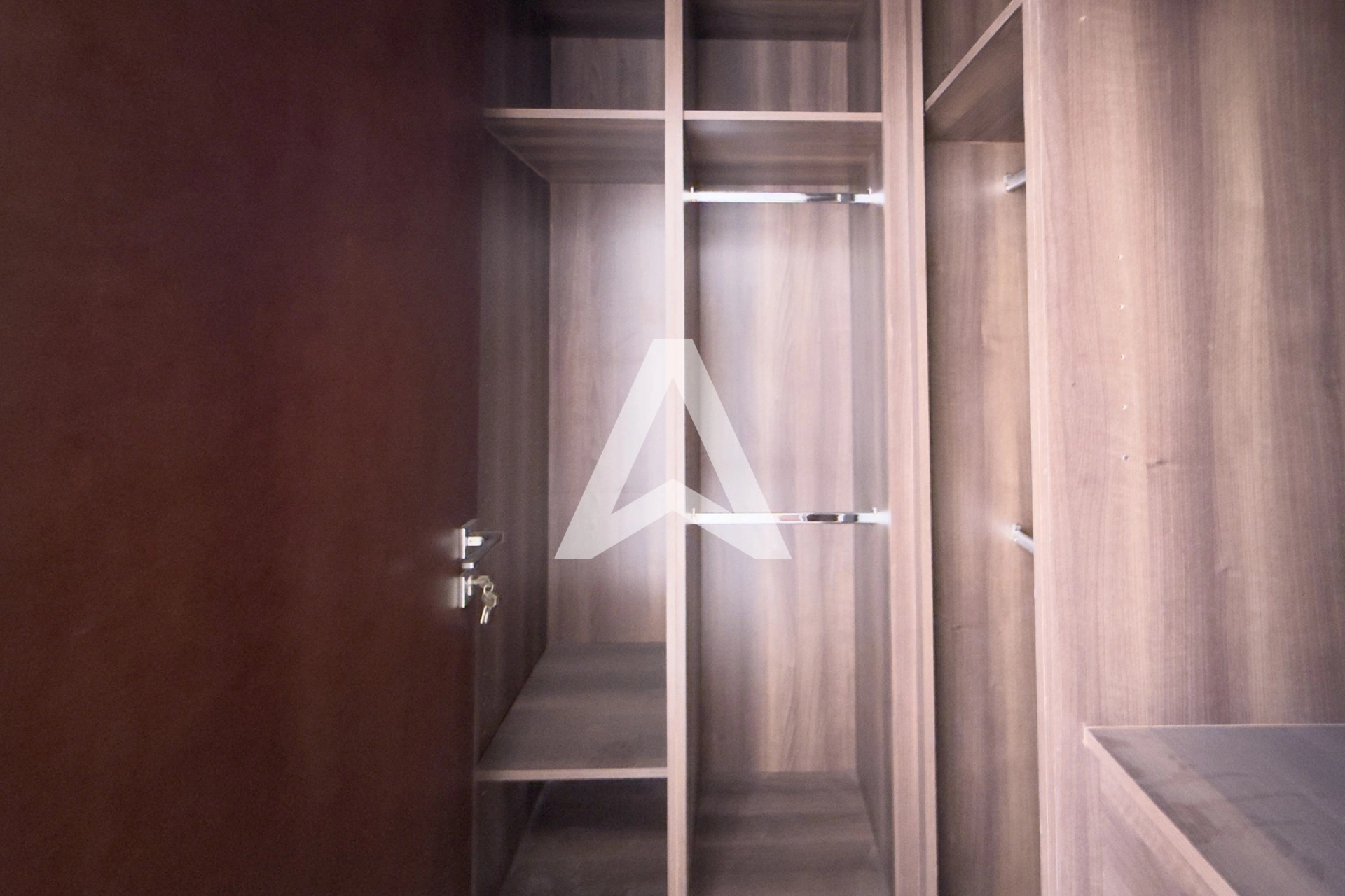 Displayed image from the thumbnail slider