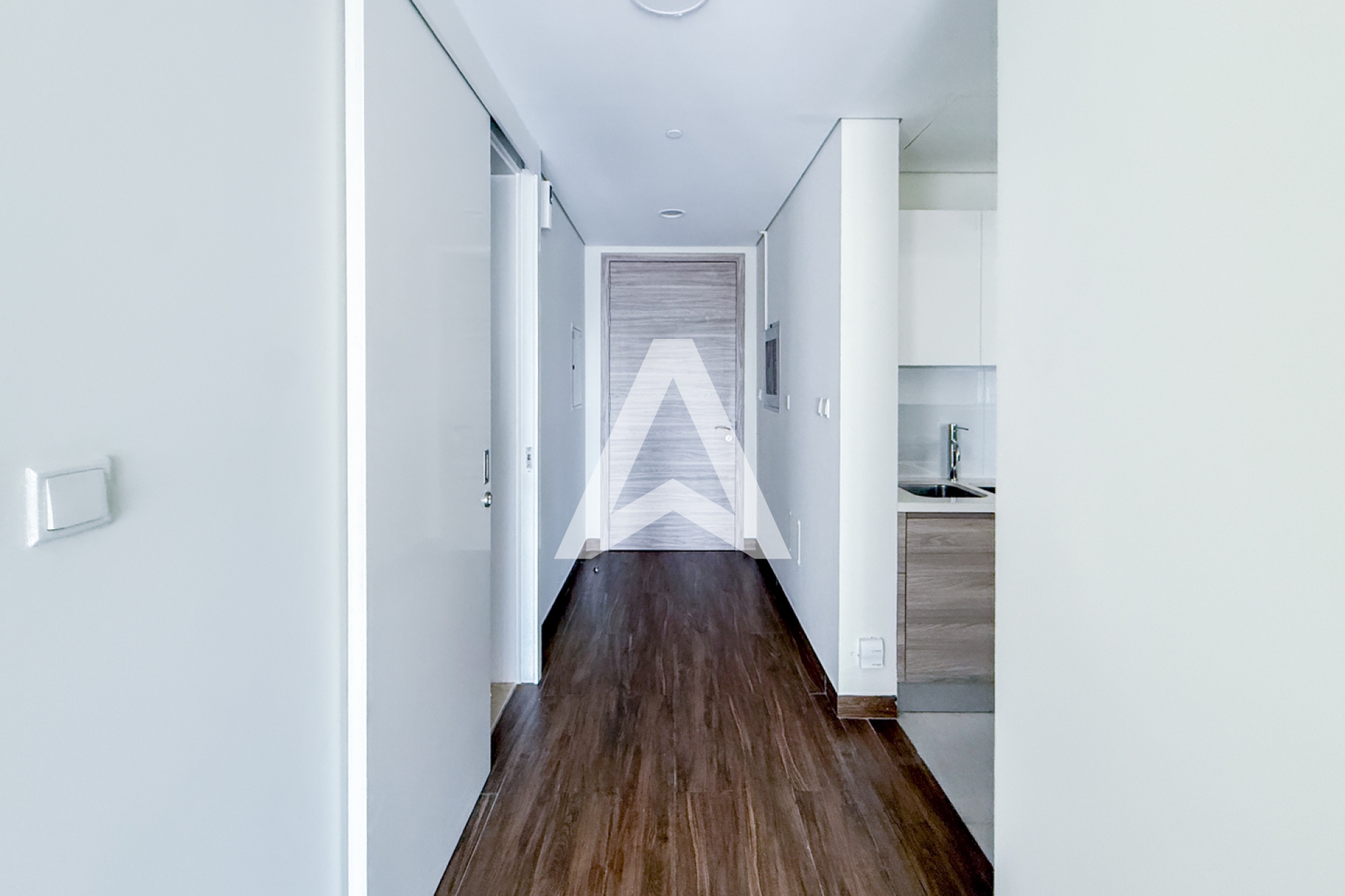 Displayed image from the thumbnail slider