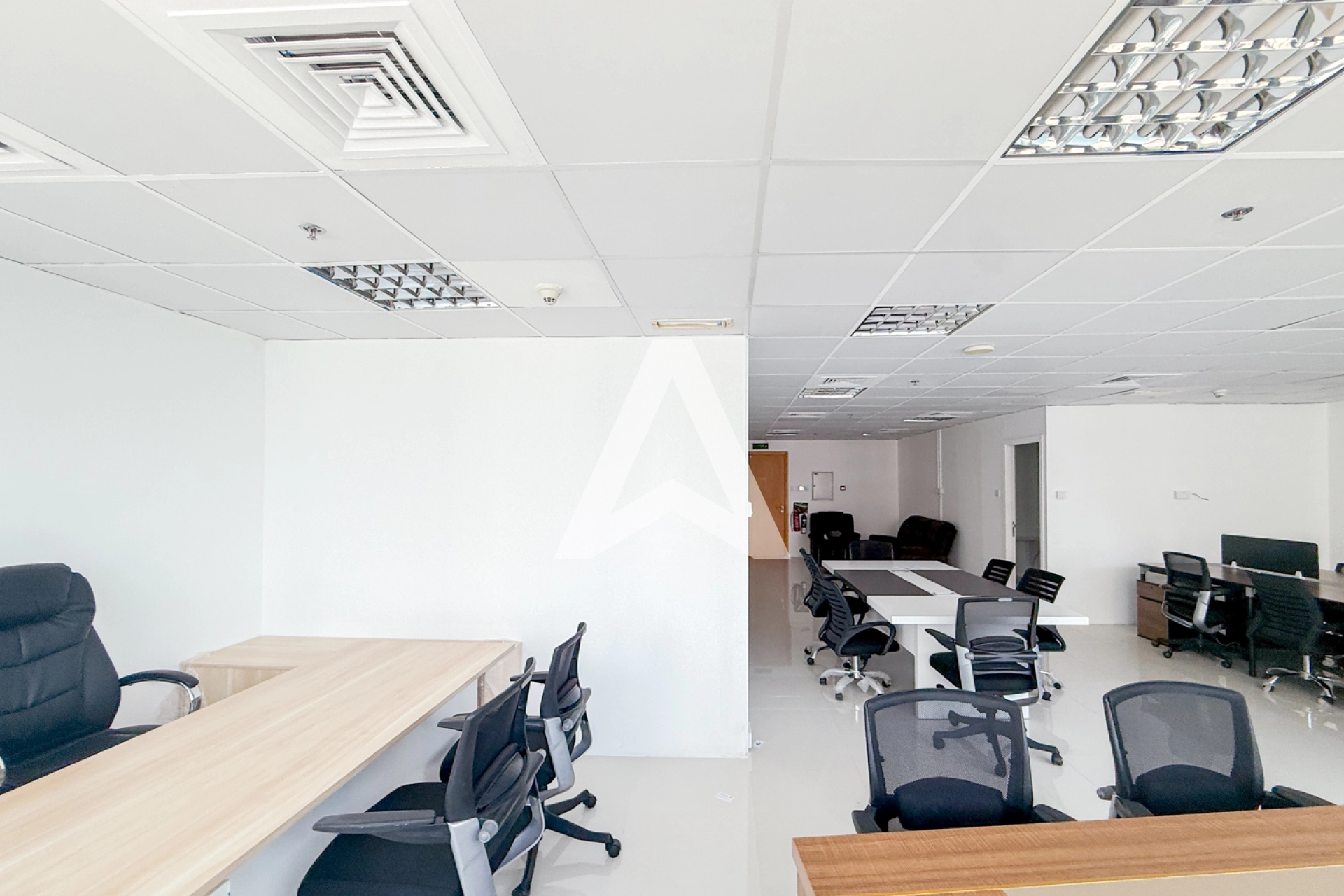 Displayed image from the thumbnail slider