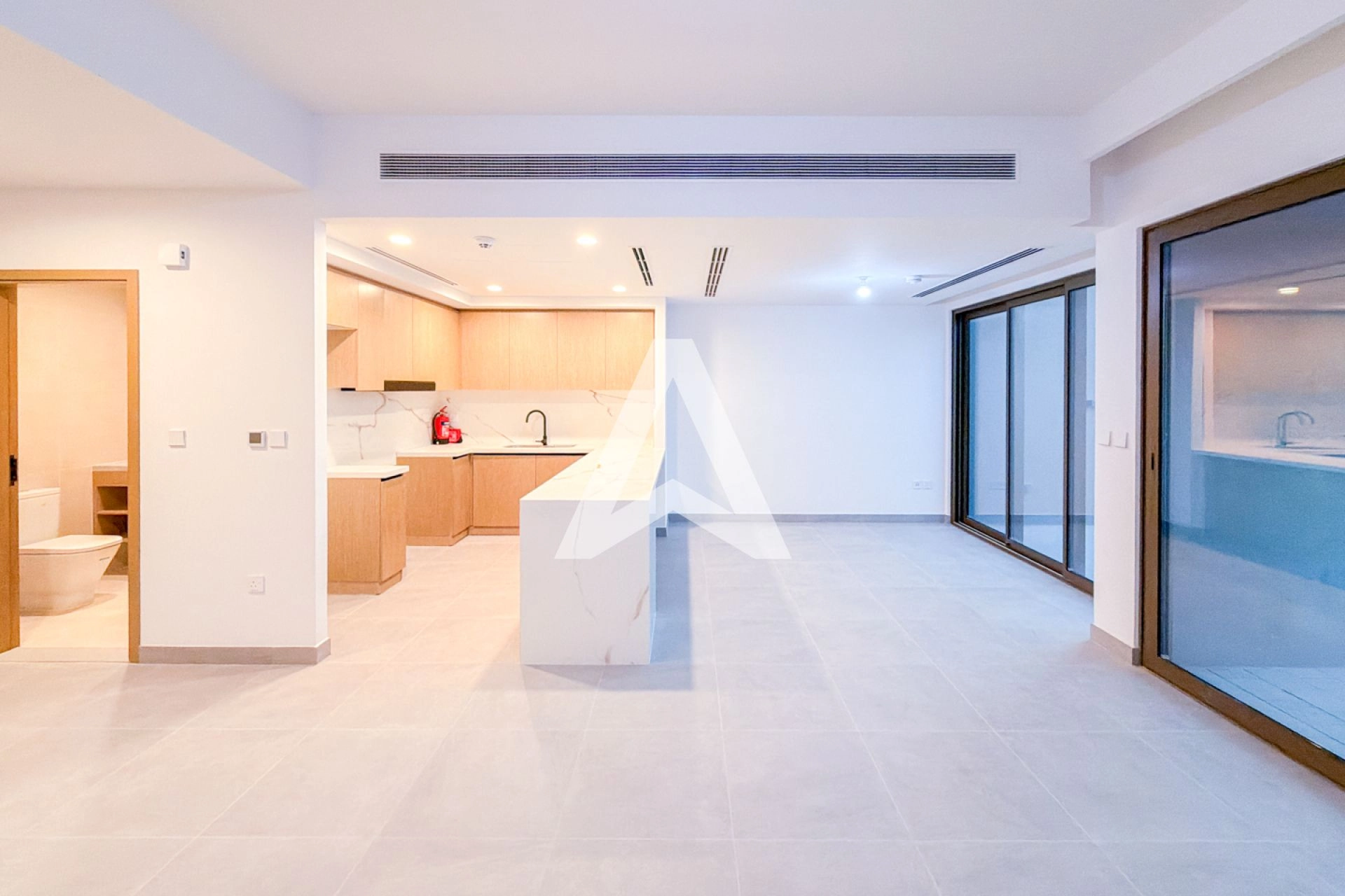 Displayed image from the thumbnail slider