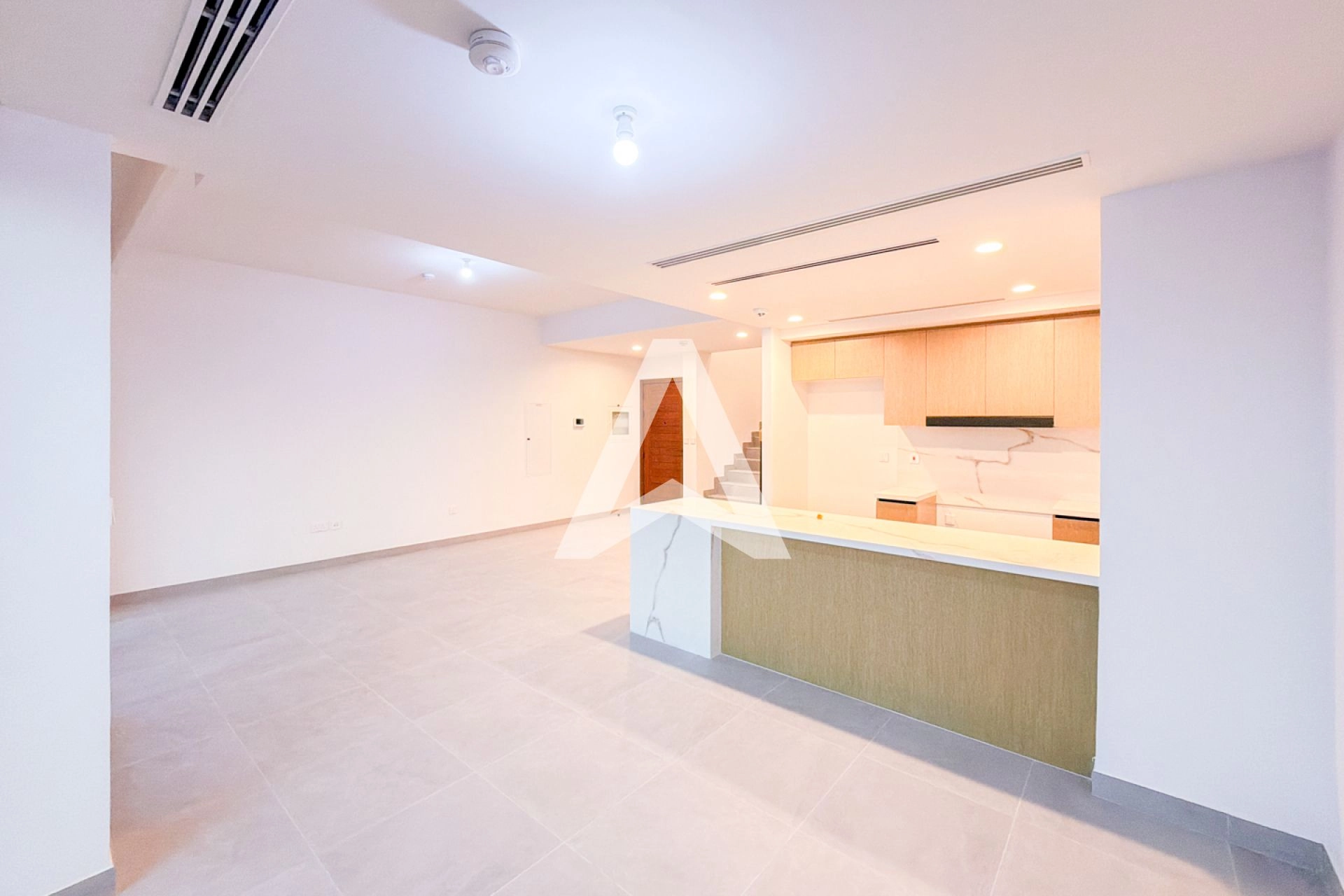 Displayed image from the thumbnail slider