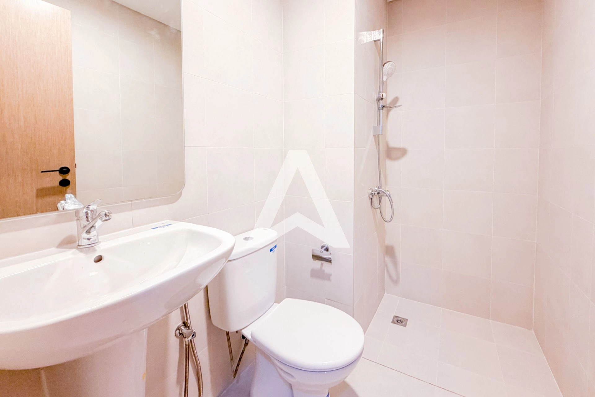 Displayed image from the thumbnail slider