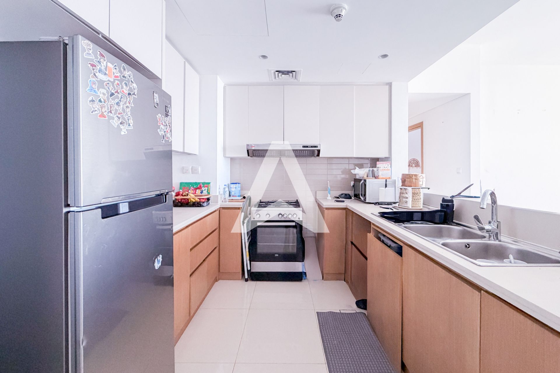 Displayed image from the thumbnail slider