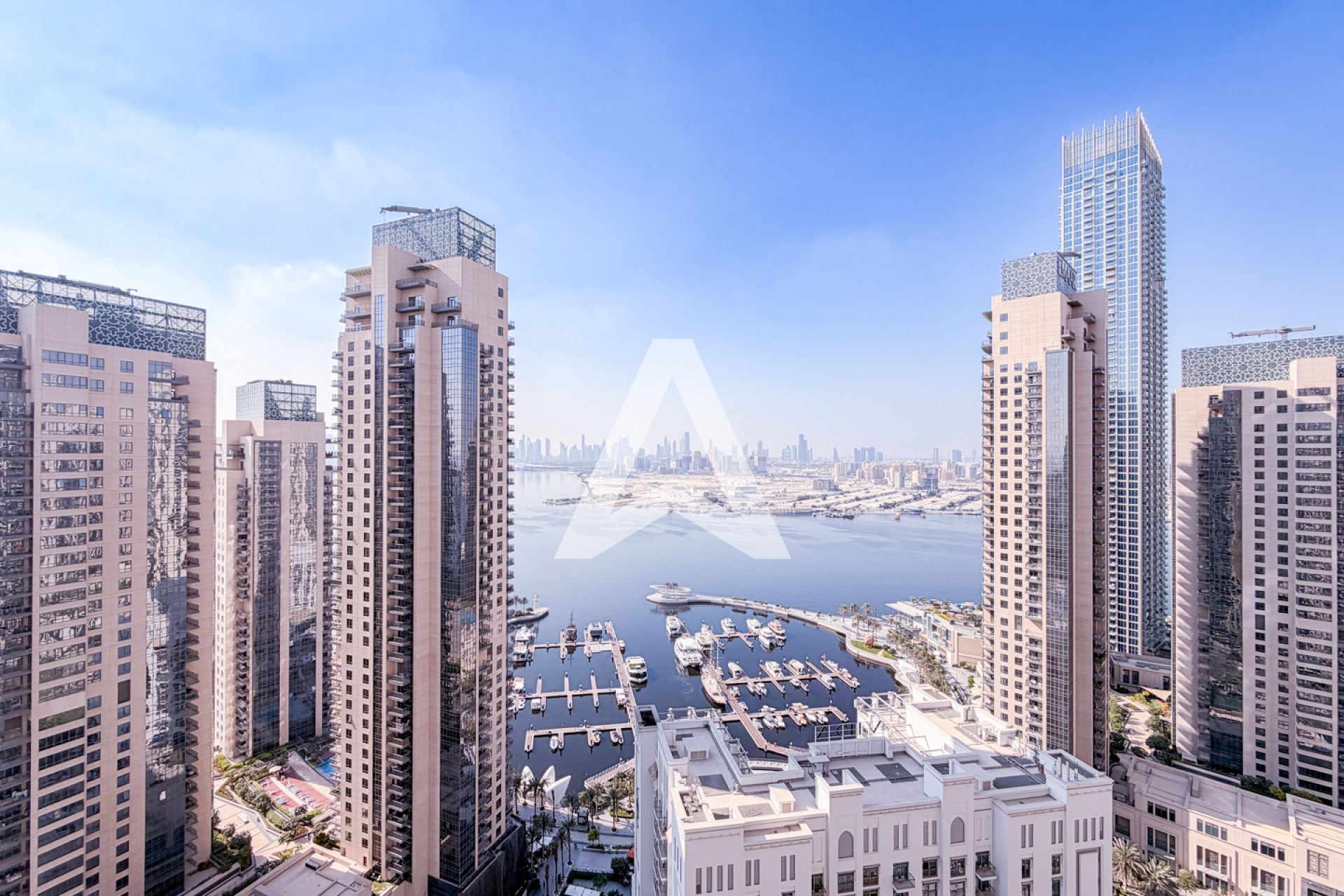 Displayed image from the thumbnail slider