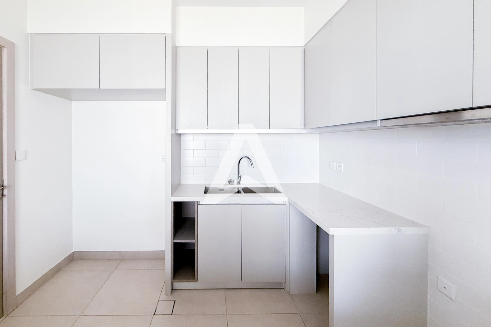 Displayed image from the thumbnail slider