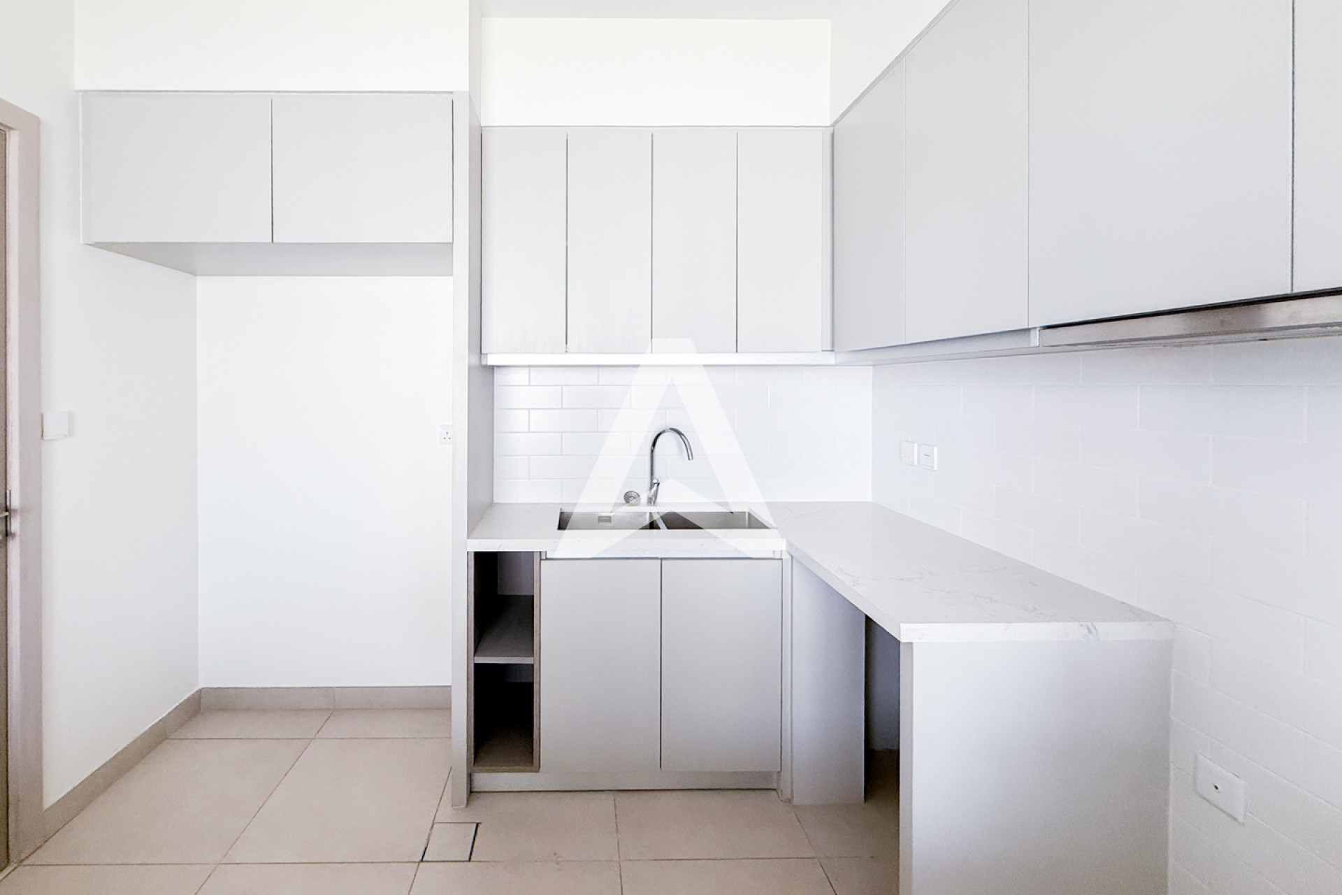 Displayed image from the thumbnail slider