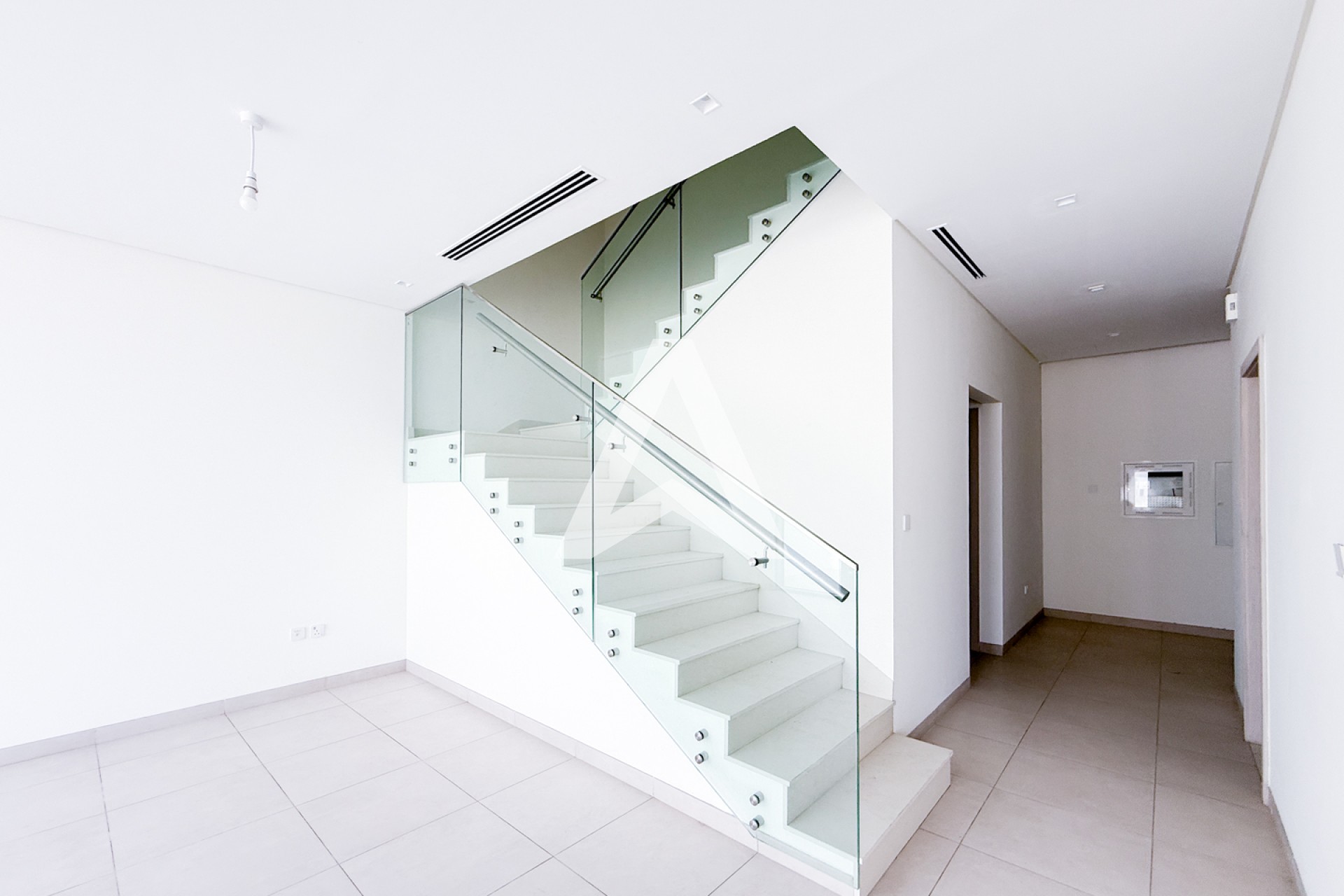 Displayed image from the thumbnail slider