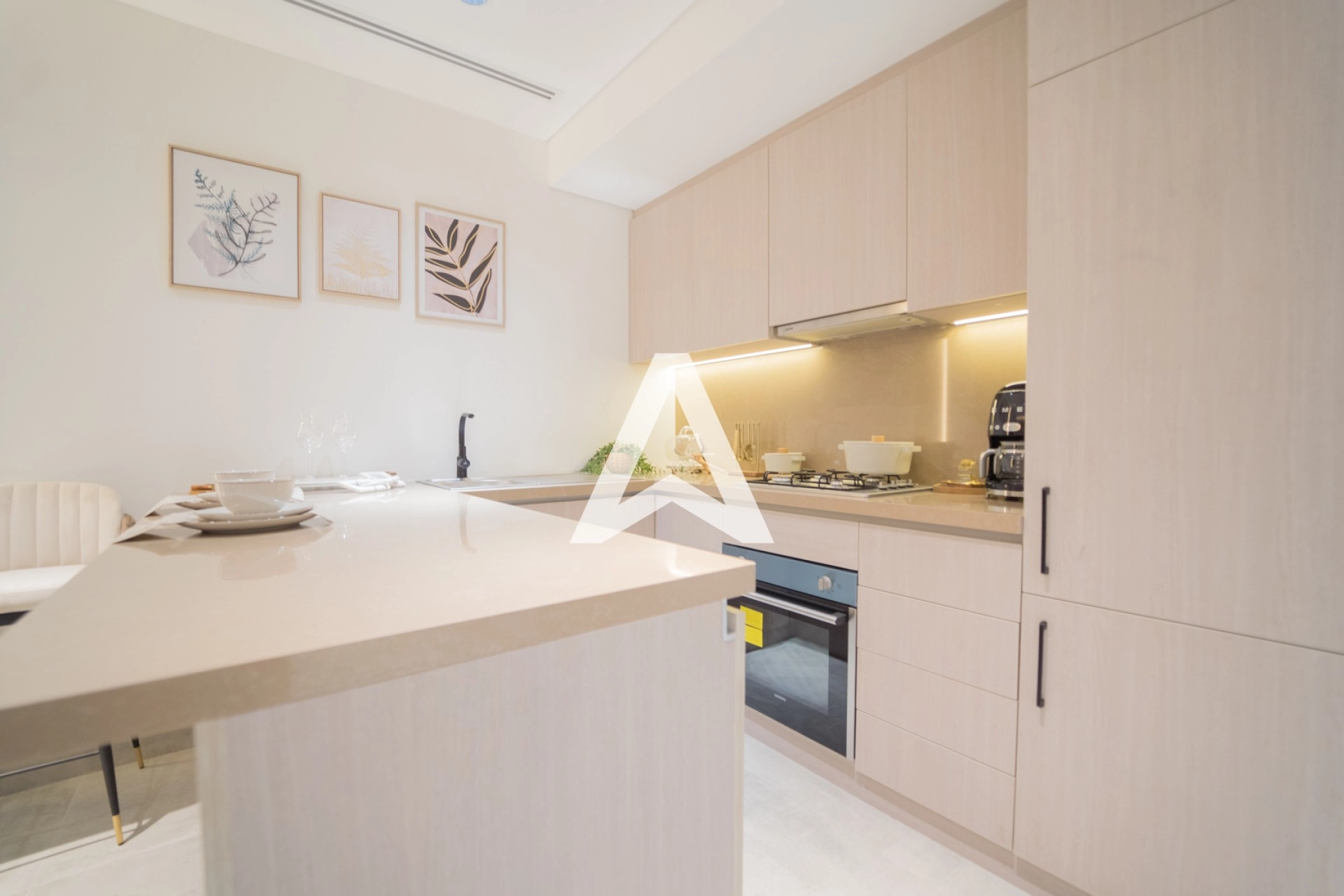 Displayed image from the thumbnail slider