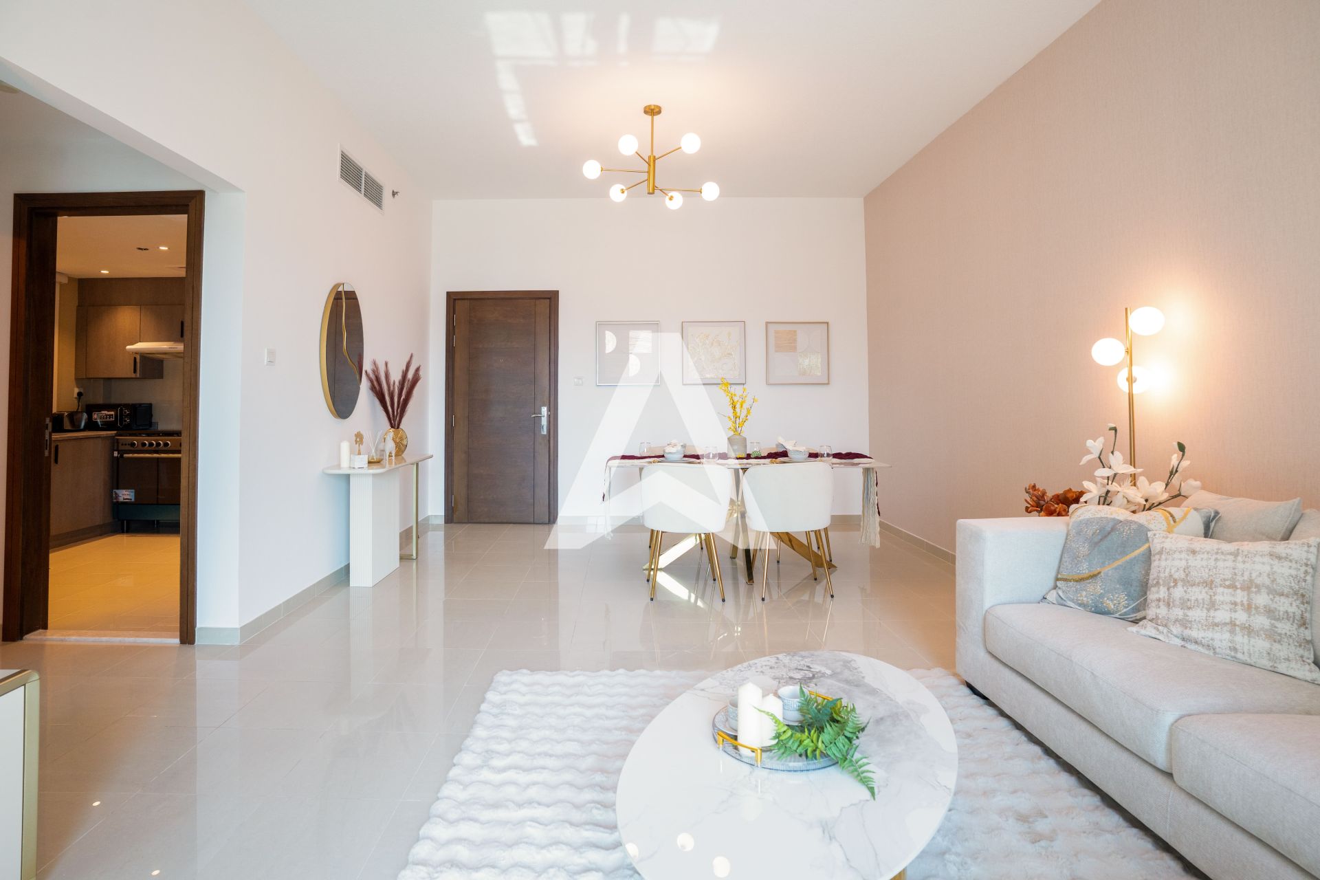 Displayed image from the thumbnail slider