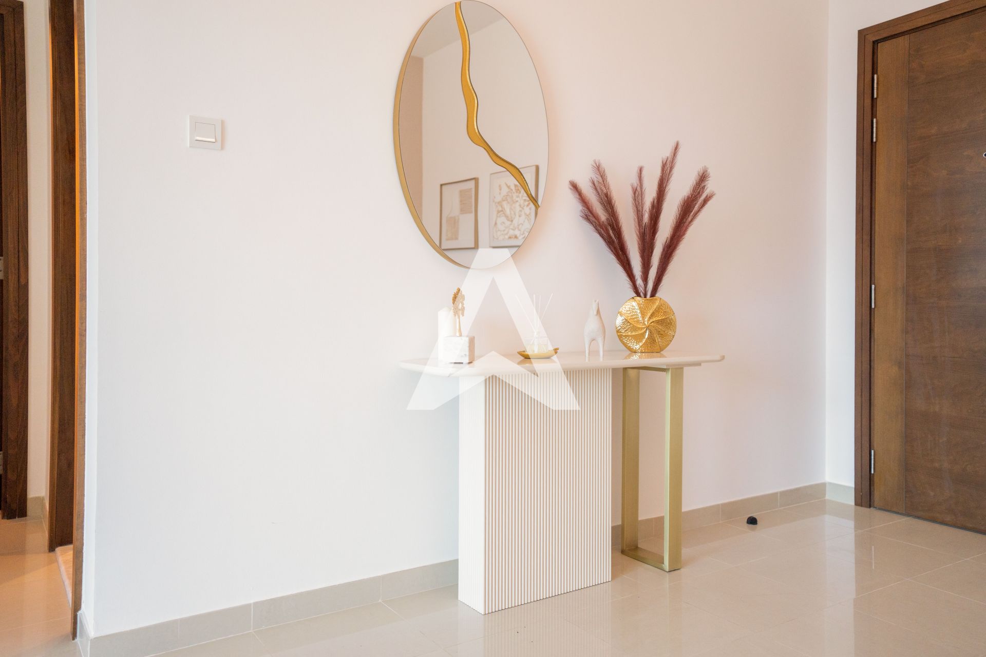 Displayed image from the thumbnail slider