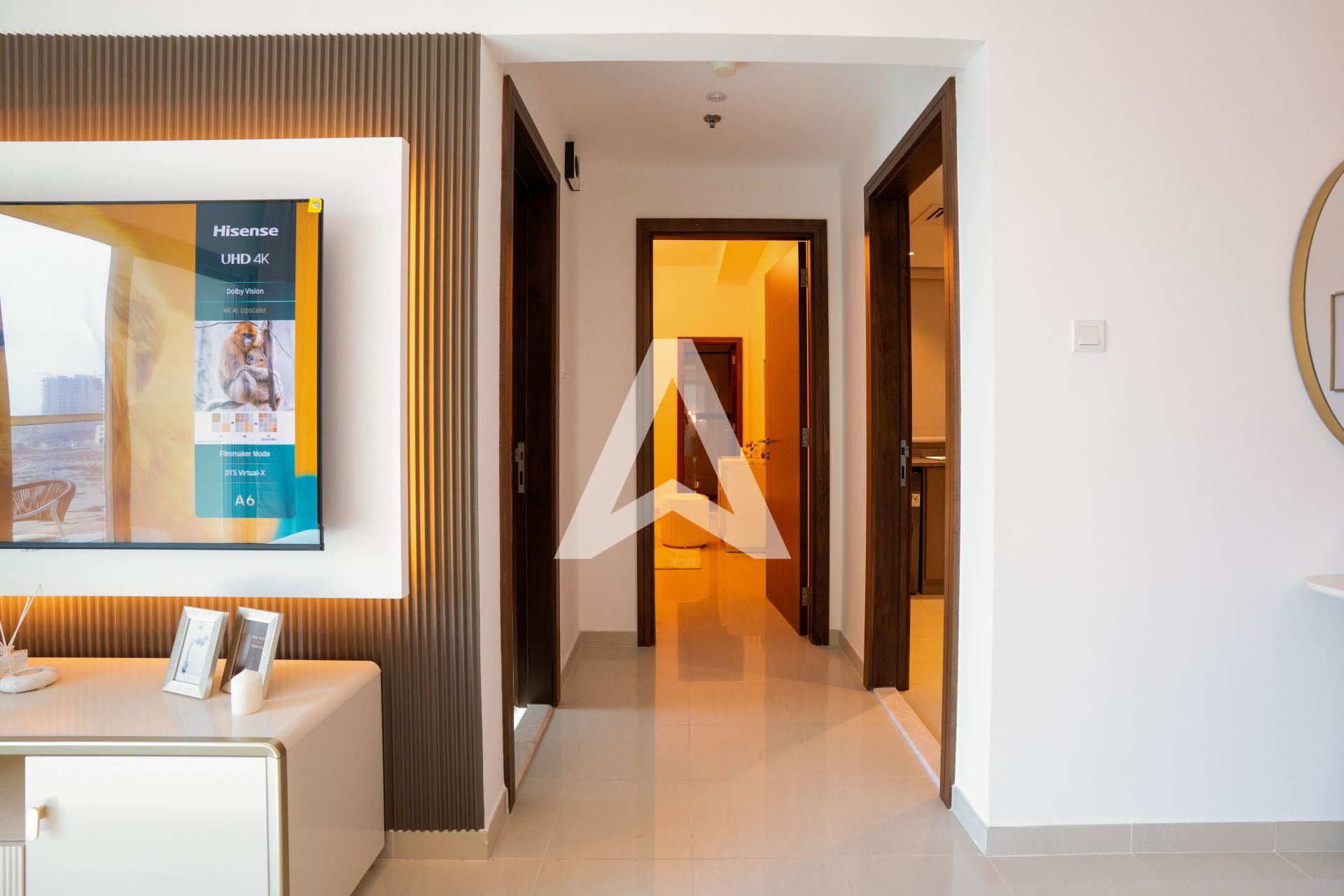 Displayed image from the thumbnail slider