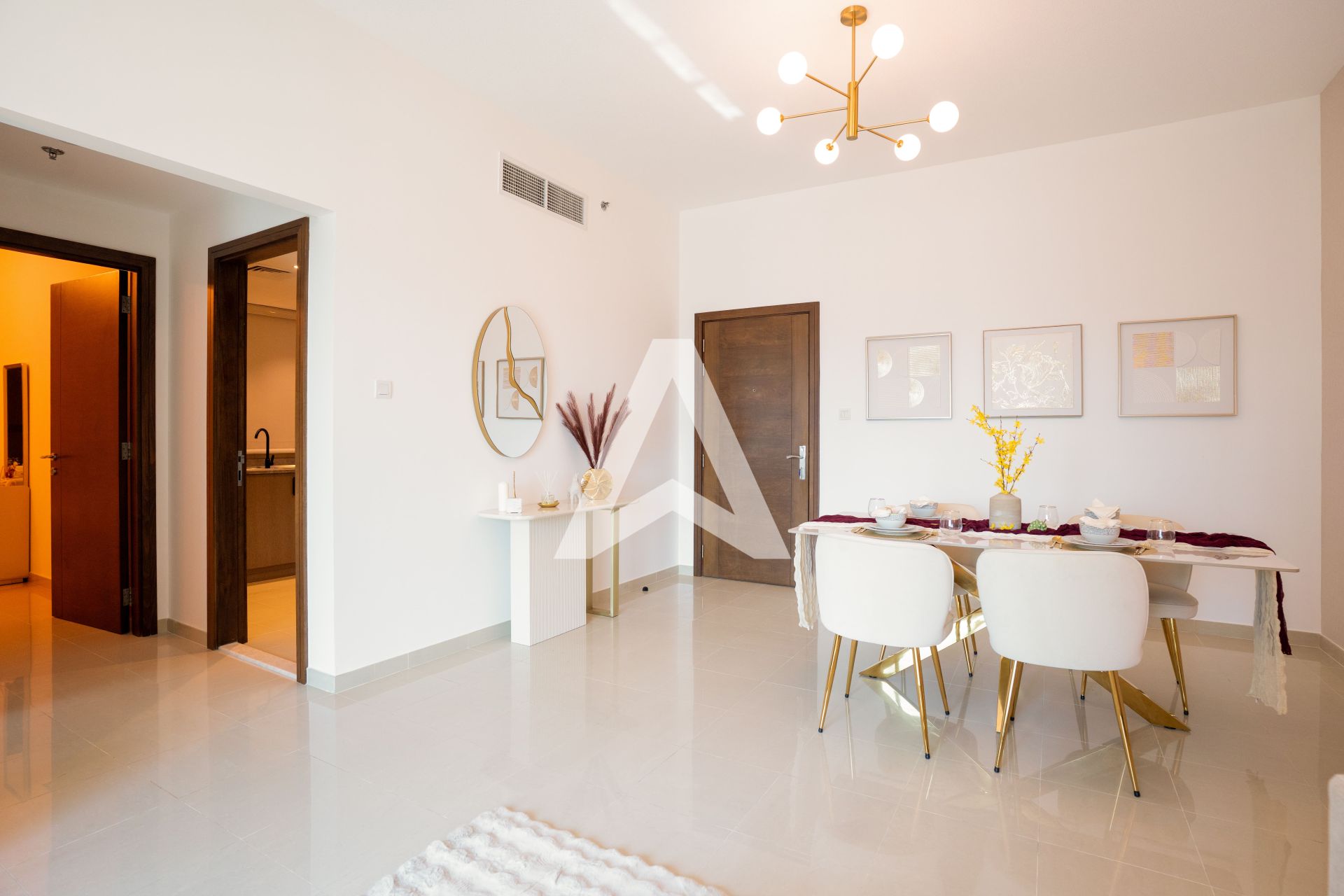 Displayed image from the thumbnail slider