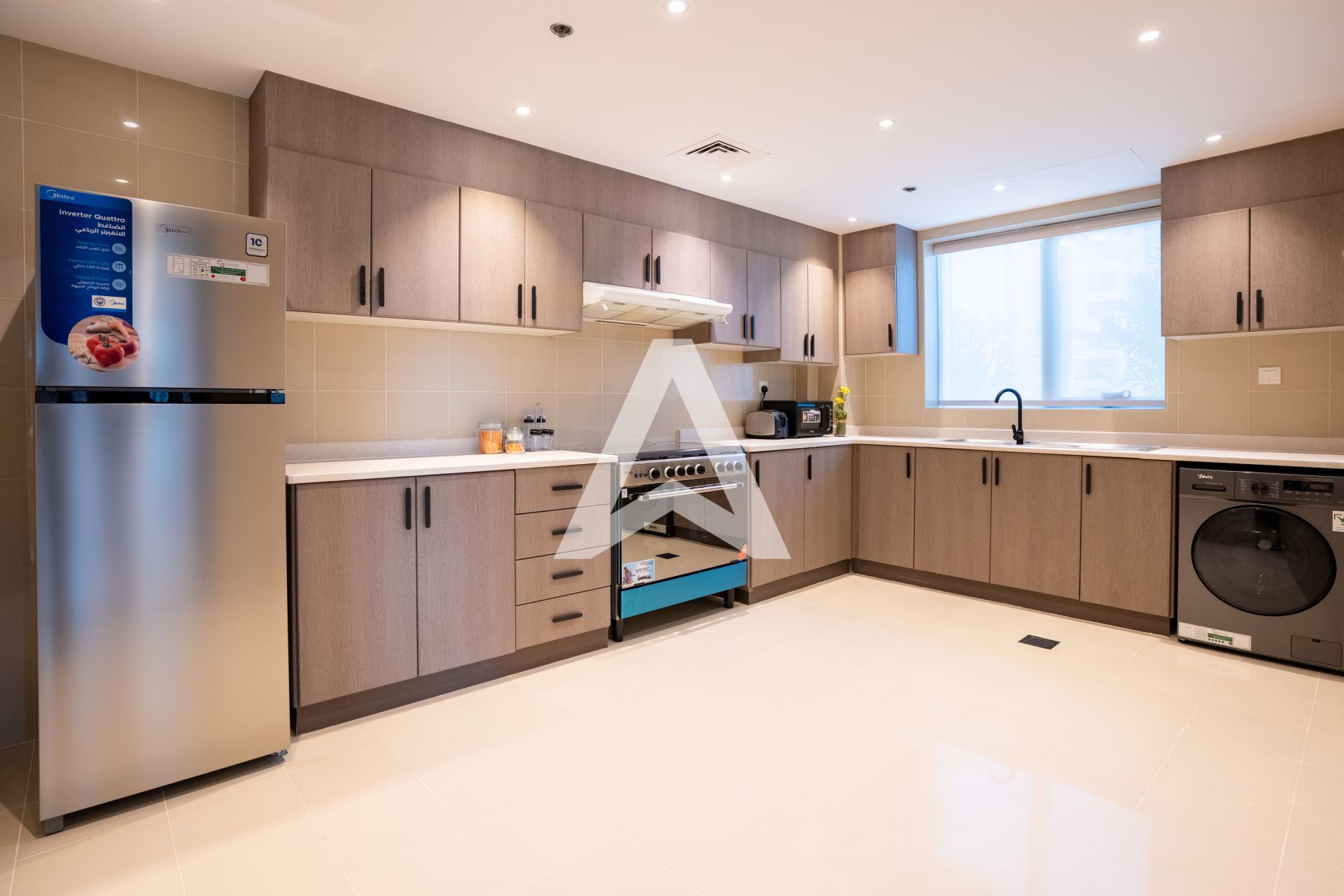 Displayed image from the thumbnail slider