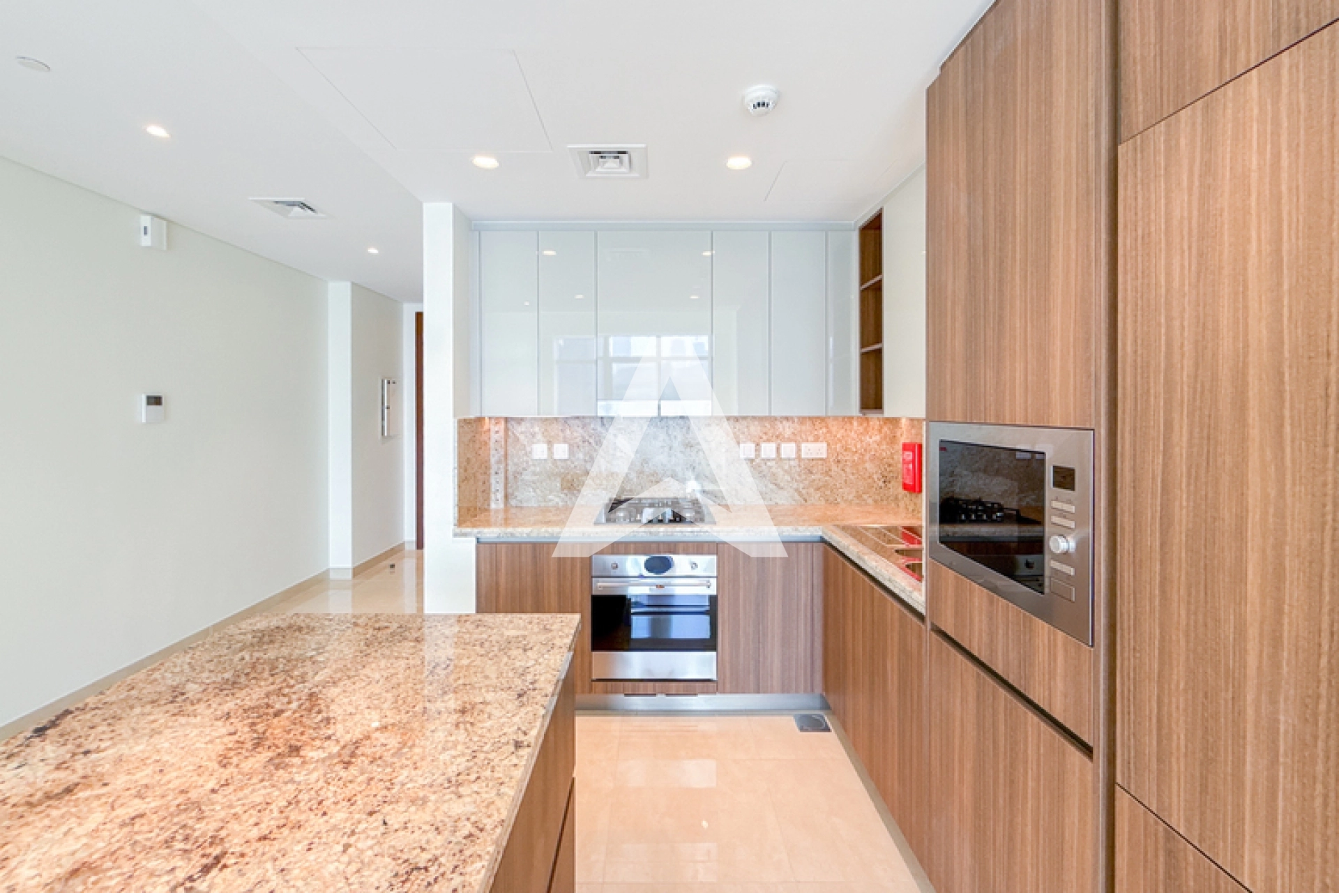 Displayed image from the thumbnail slider