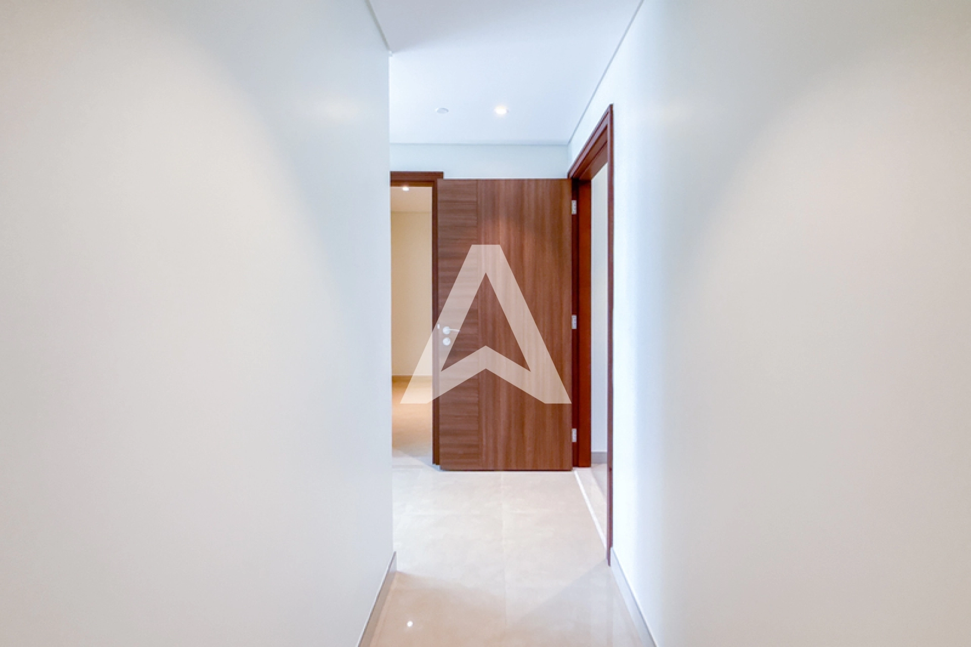 Displayed image from the thumbnail slider