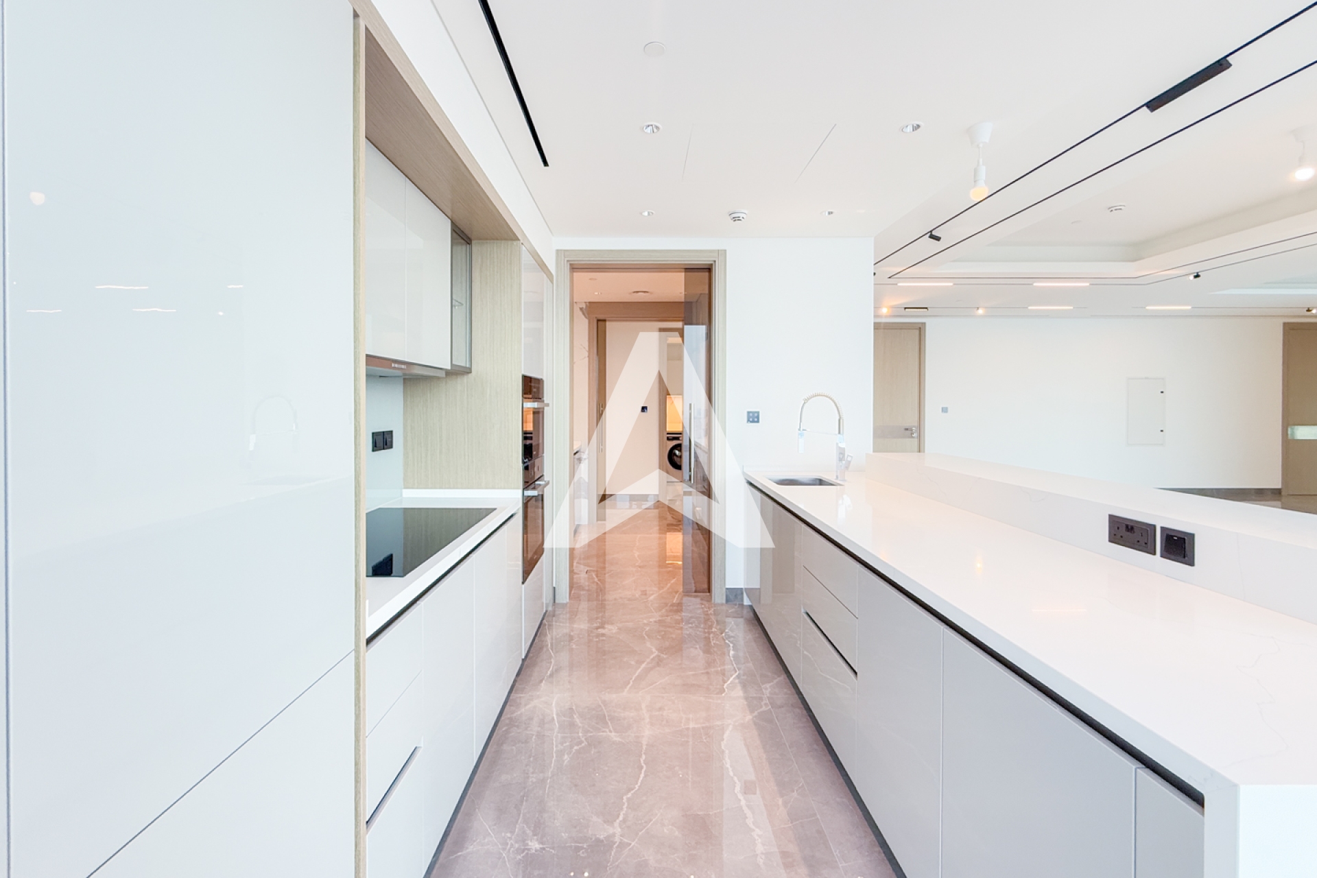 Displayed image from the thumbnail slider