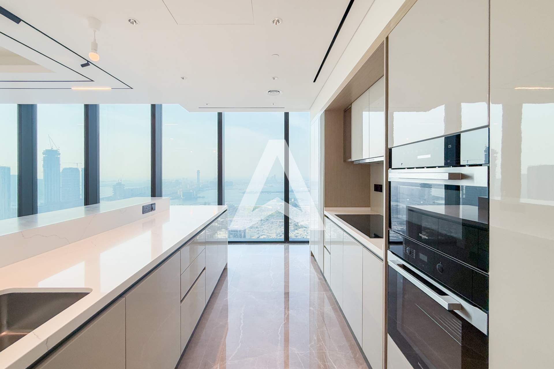 Displayed image from the thumbnail slider