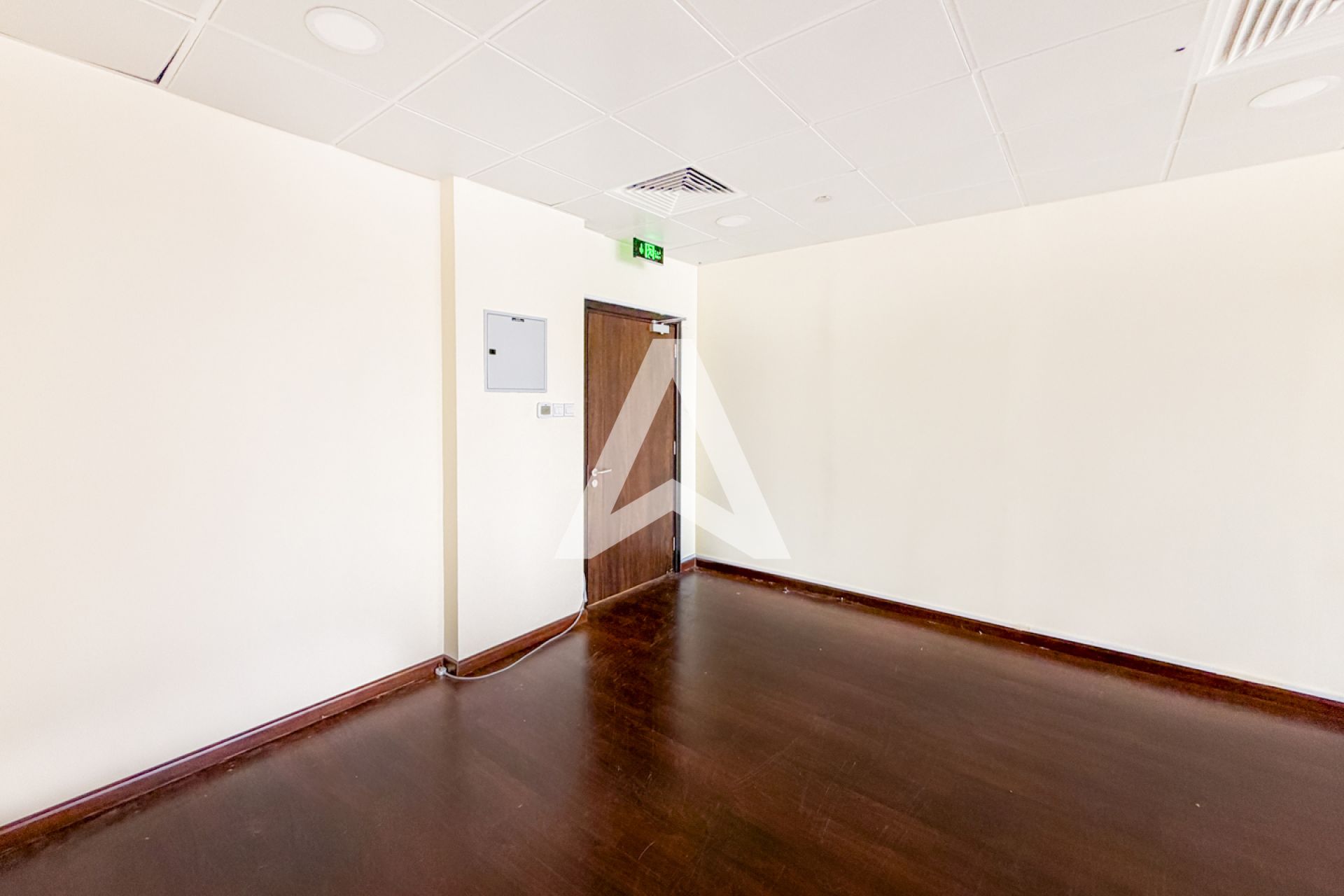 Displayed image from the thumbnail slider