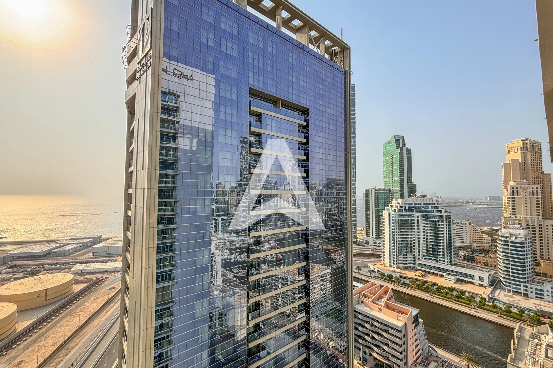 Displayed image from the thumbnail slider