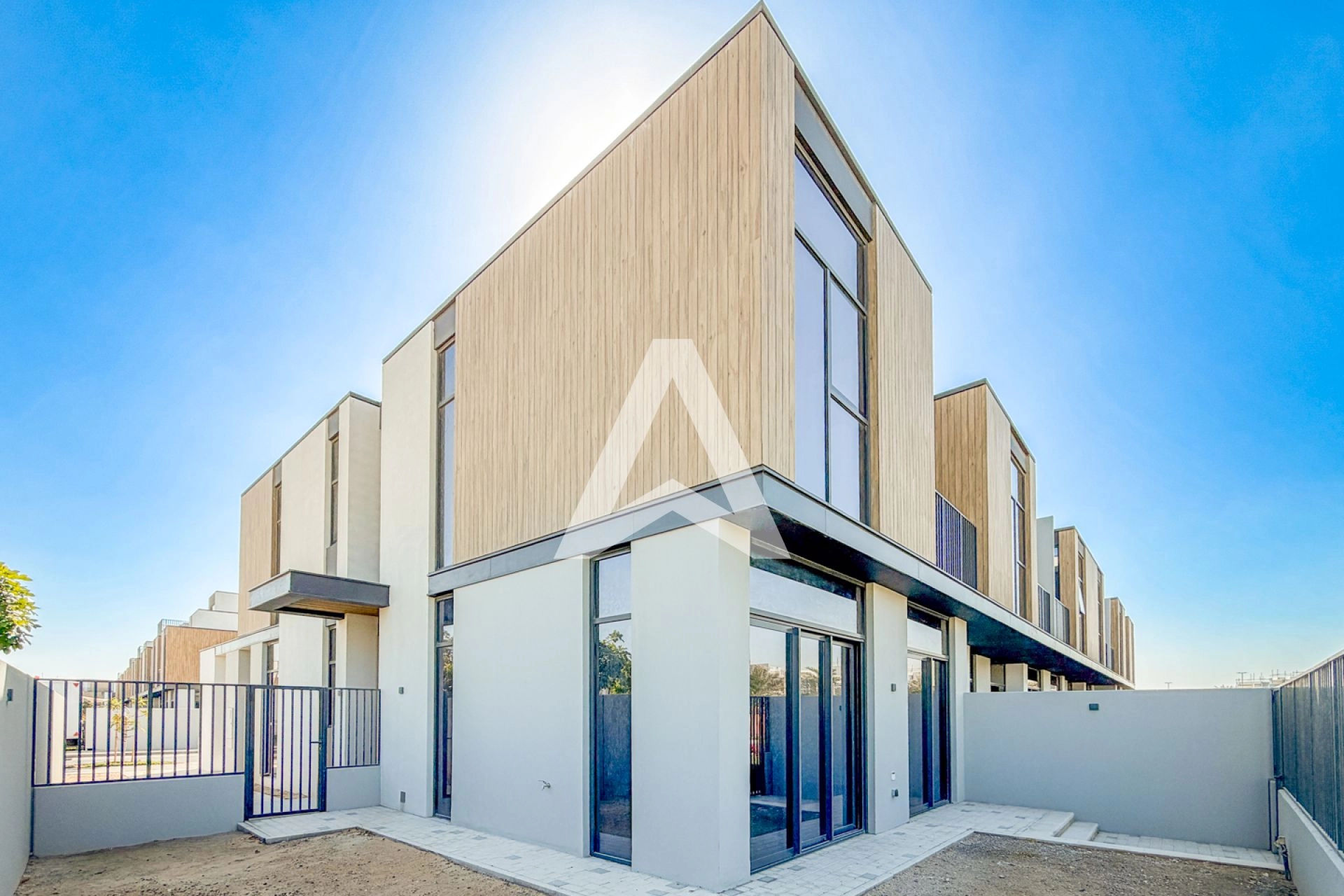 BRAND NEW | SINGLE ROW | MAID | ALL APPLIANCES