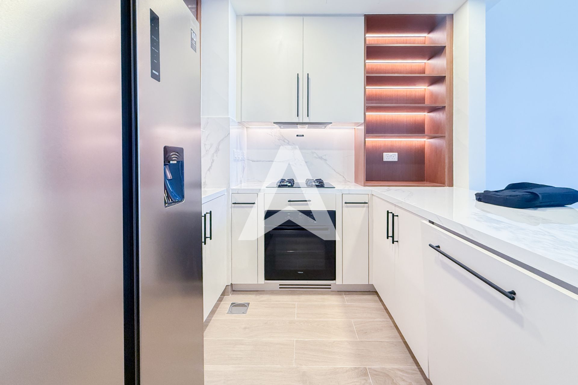 Displayed image from the thumbnail slider