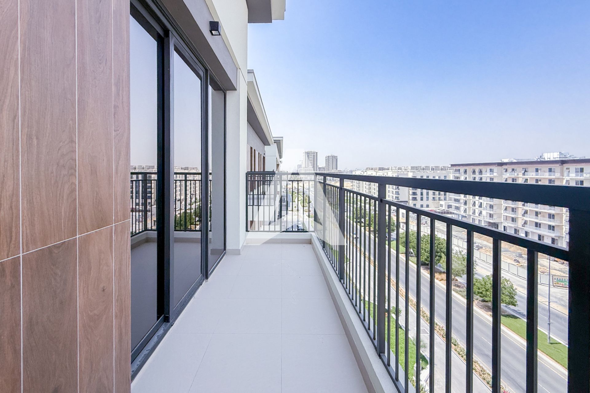 Displayed image from the thumbnail slider