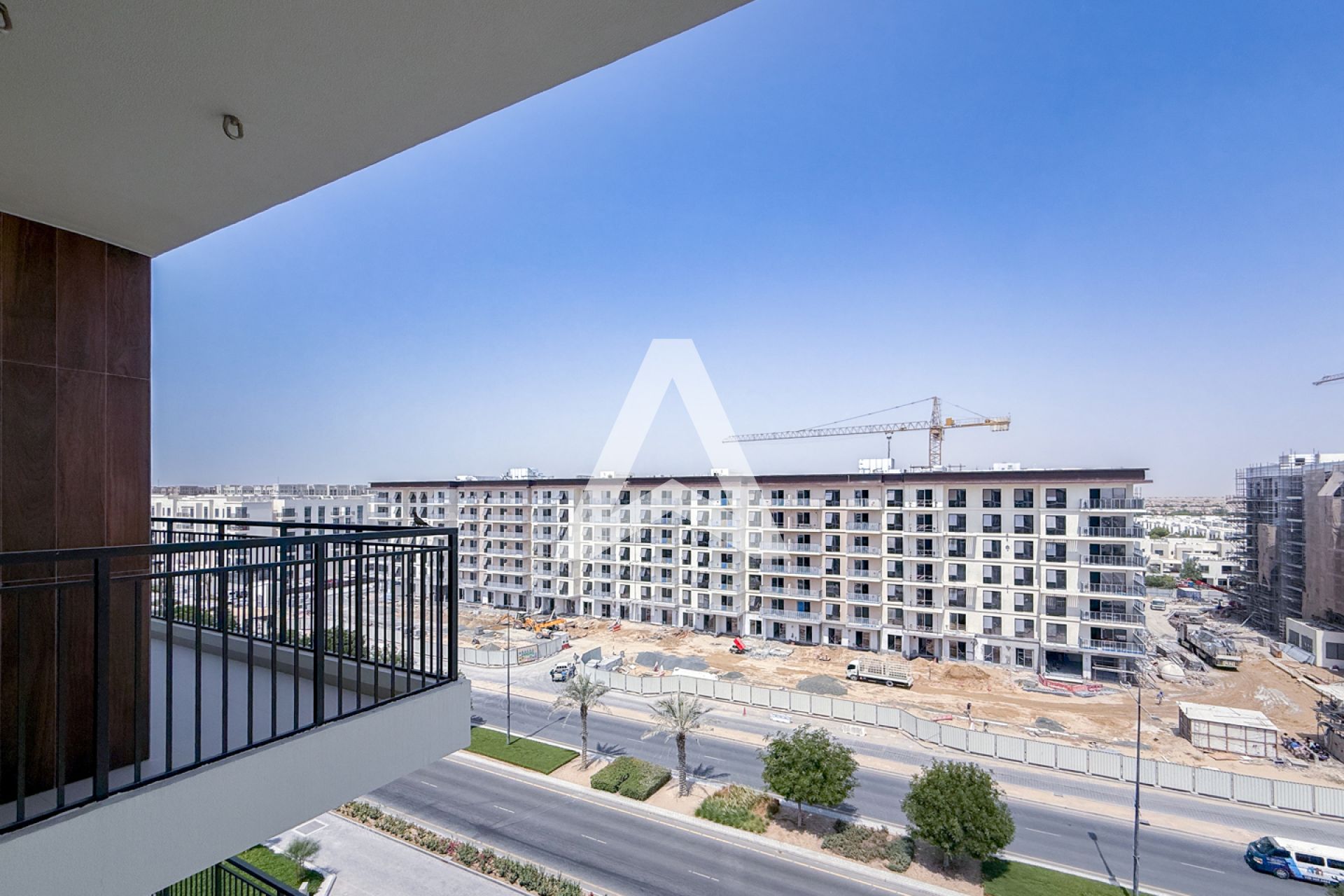 Displayed image from the thumbnail slider