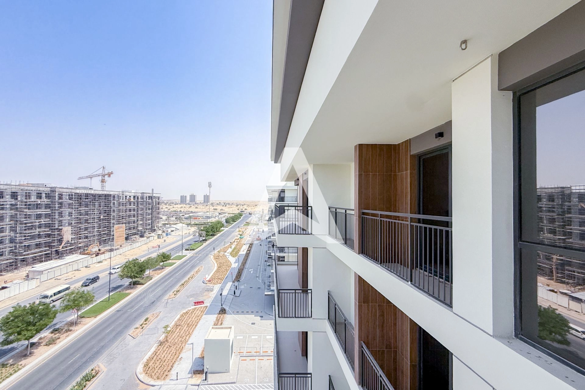 Displayed image from the thumbnail slider