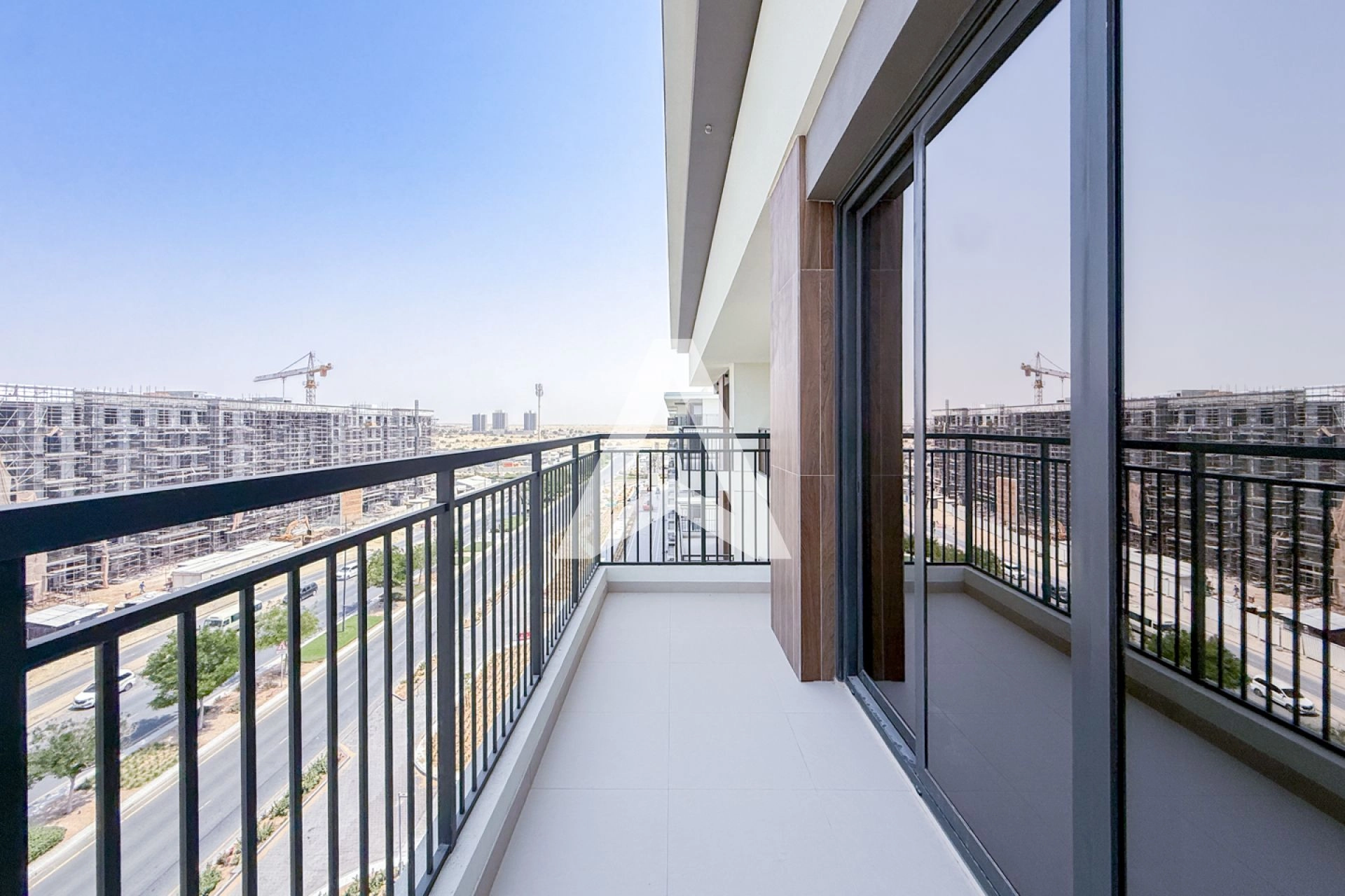 Displayed image from the thumbnail slider