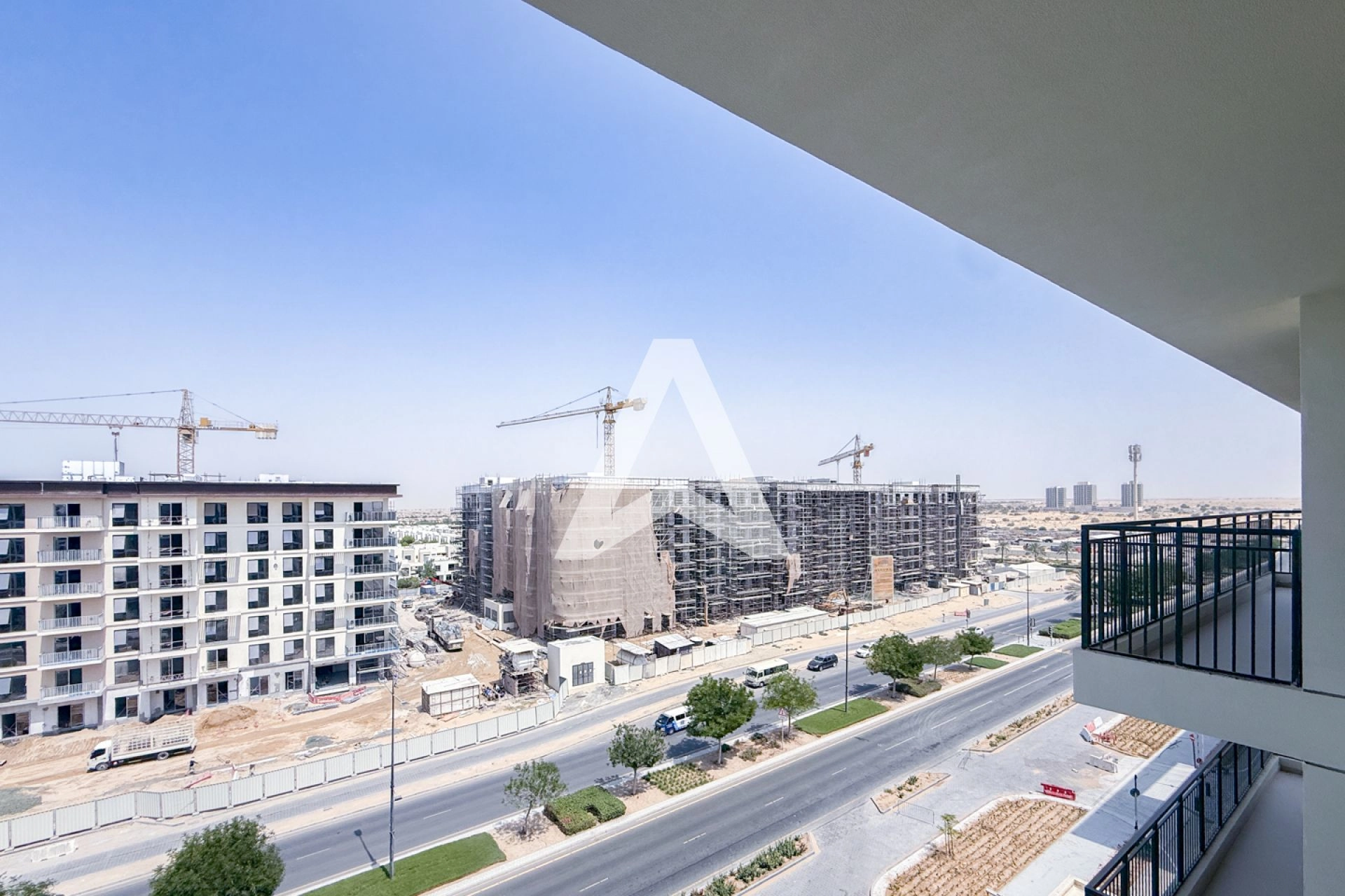 Displayed image from the thumbnail slider