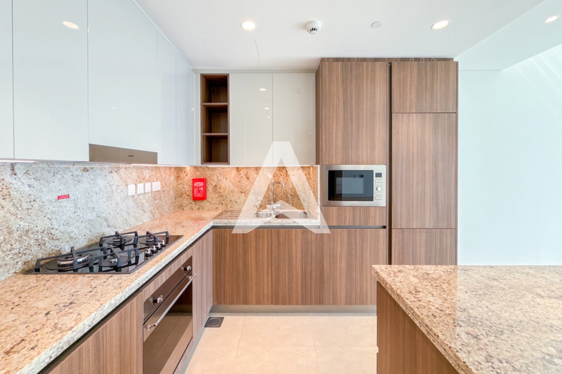 Displayed image from the thumbnail slider