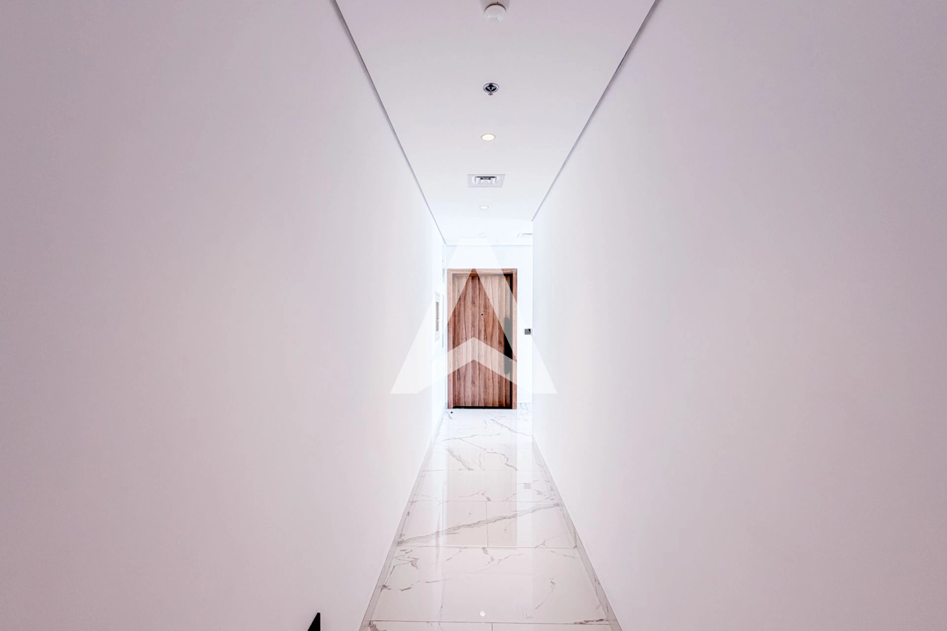 Displayed image from the thumbnail slider