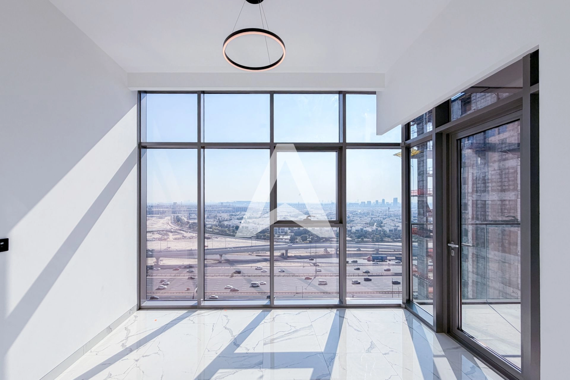 Displayed image from the thumbnail slider